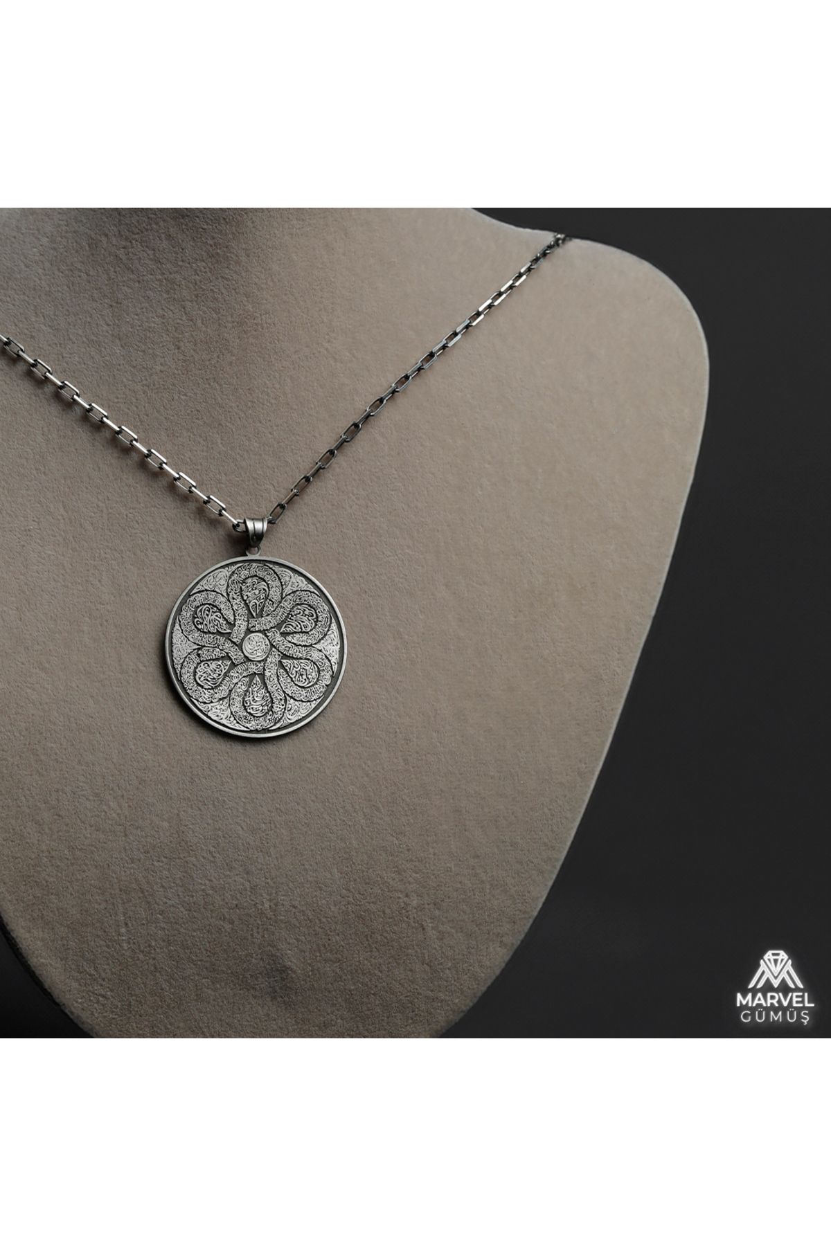 Fecir Suresi İşlemeli Tasarım Gümüş Kolye