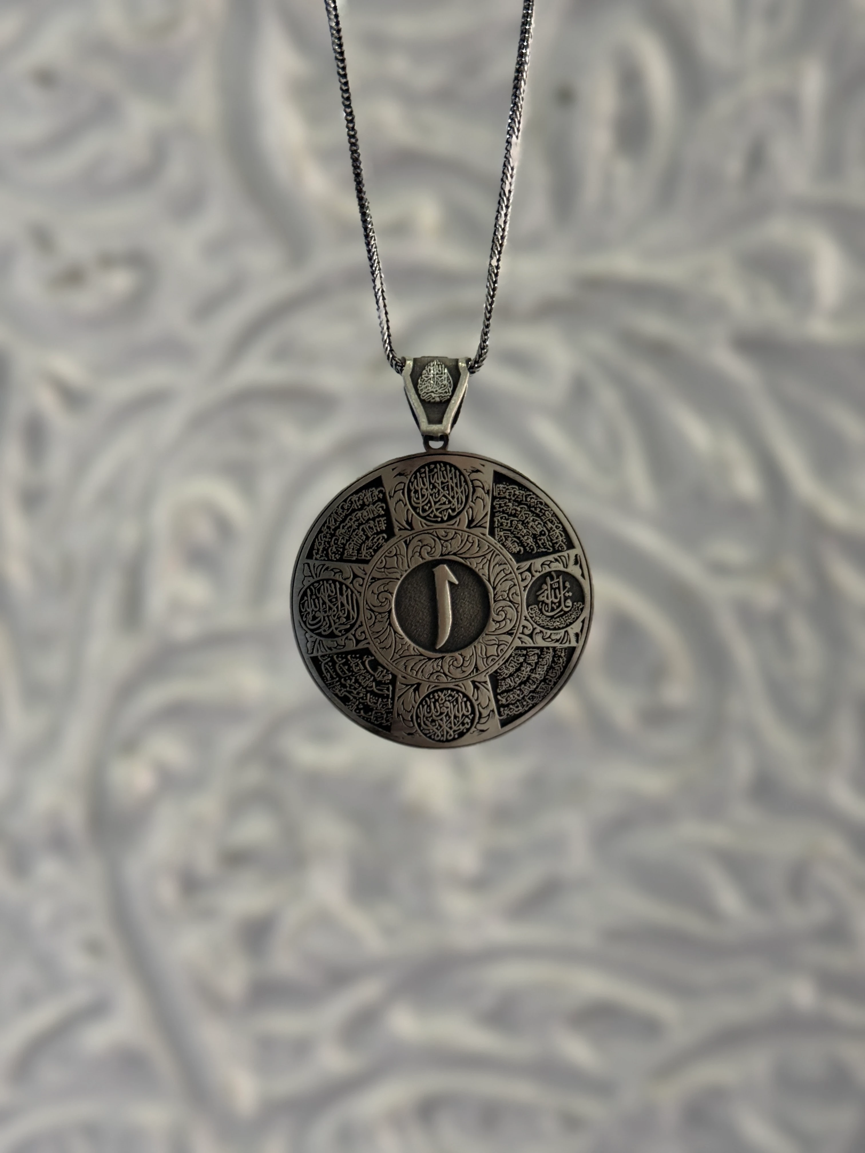 922 Ayar Elif İşlemeli Koruma Gümüş Madalyon Kolye