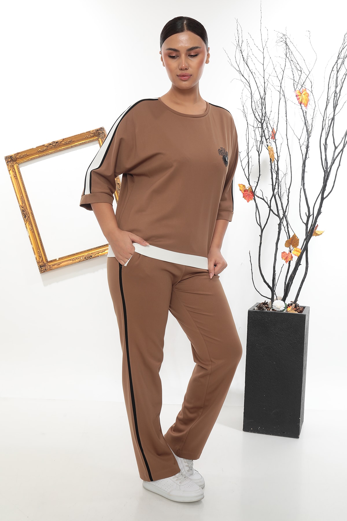 Kadın Bluzu Taşlı Çift Renk Şeritli Alt-Üst Eşofman Takımı 7-05-4007-8003  - Caramel