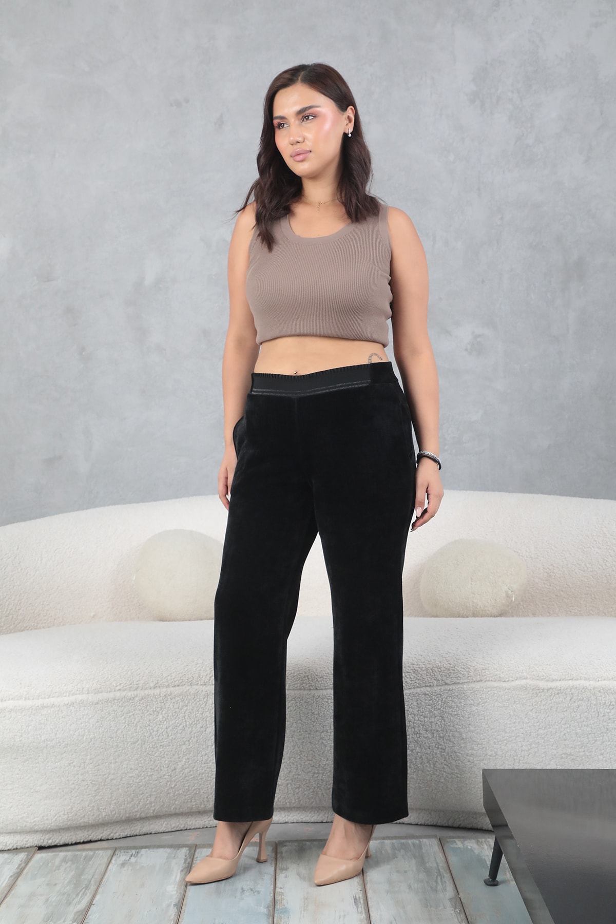 Kadın Beli Lastik Kemerli Aksesuarlı Kalın Kadife Pantolon 1-02-4011-1006 - Siyah