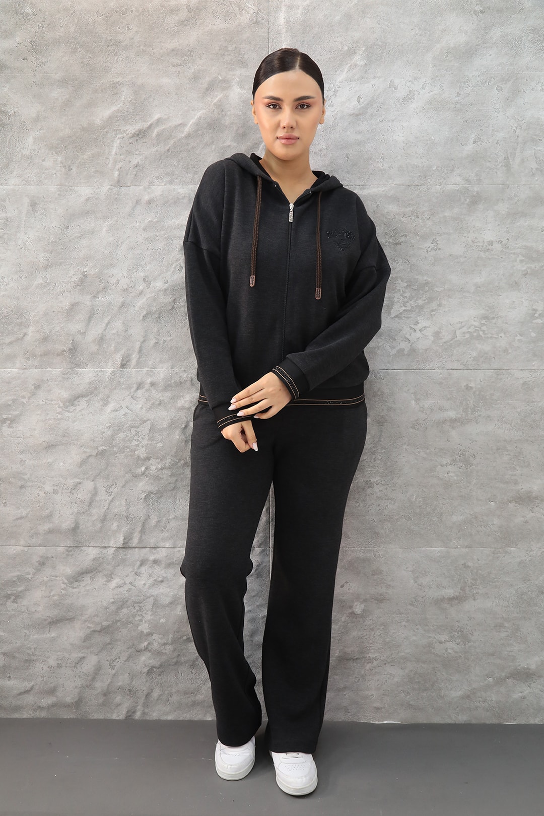 Kadın Taşlı Kapüşonlu Fermuarlı Yün Kumaş Büyük Beden Kışlık Takım 7-22-4026 - Siyah