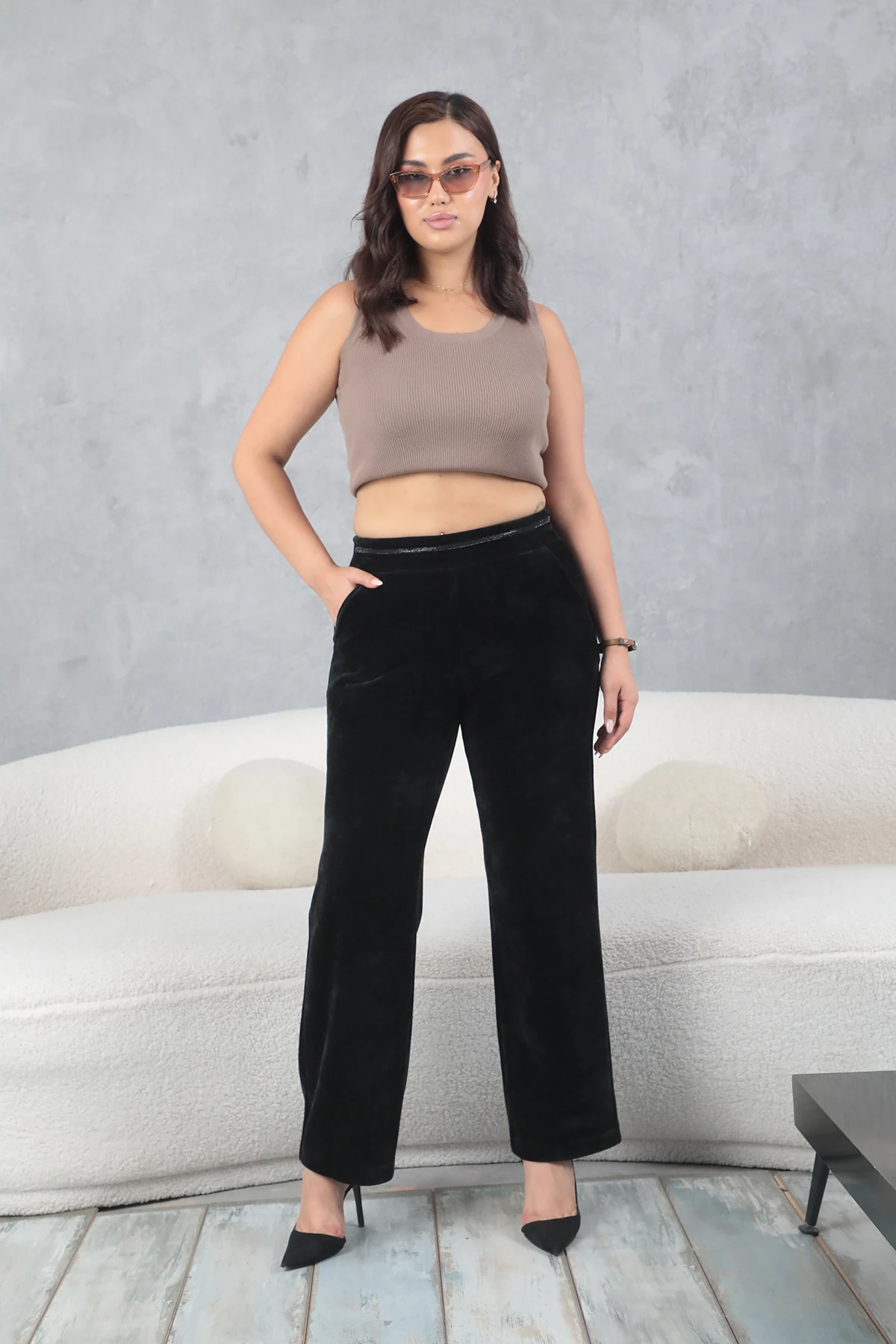 Kadın Kemeri Taş Şeritli Büyük Beden Kışlık Kadife Geniş Paça Pantolon 1-02-4002-1 - Siyah