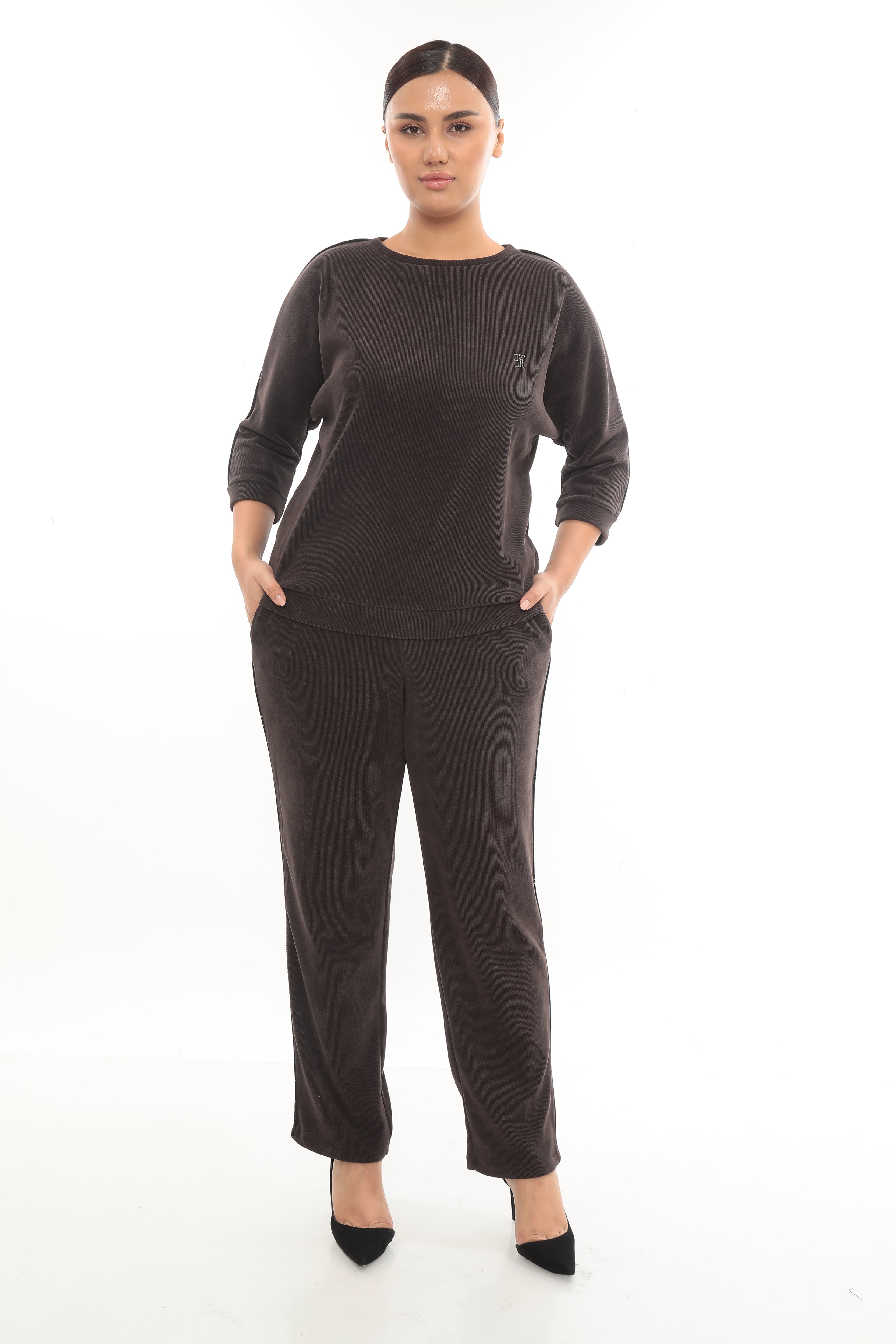 Kadın Yanları Taş Biyeli Taş Baskılı Kışlık Kadife Takım 7-04-4006 - Kahverengi