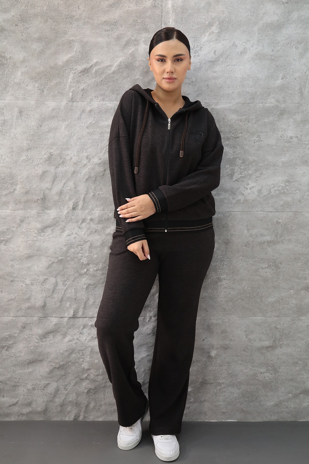 Kadın Taşlı Kapüşonlu Fermuarlı Yün Kumaş Büyük Beden Kışlık Takım 7-22-4026 - Kahverengi