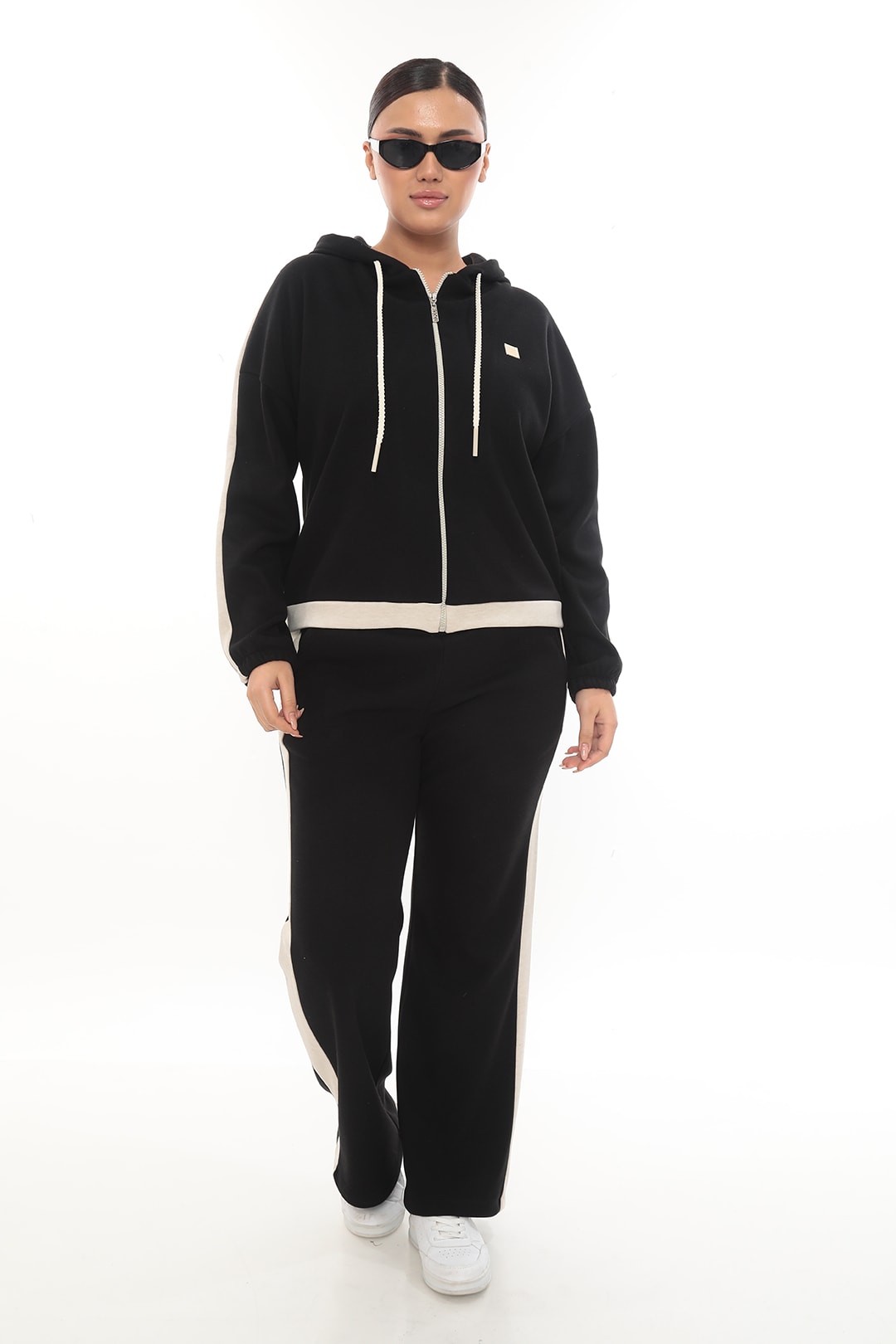 Kadın Kapüşonlu Fermuarlı Beli Özel Lastikli Çift Renk Şeritli Yün Kumaş Büyük Beden Eşofman Takımı 7-10-4024 - Siyah