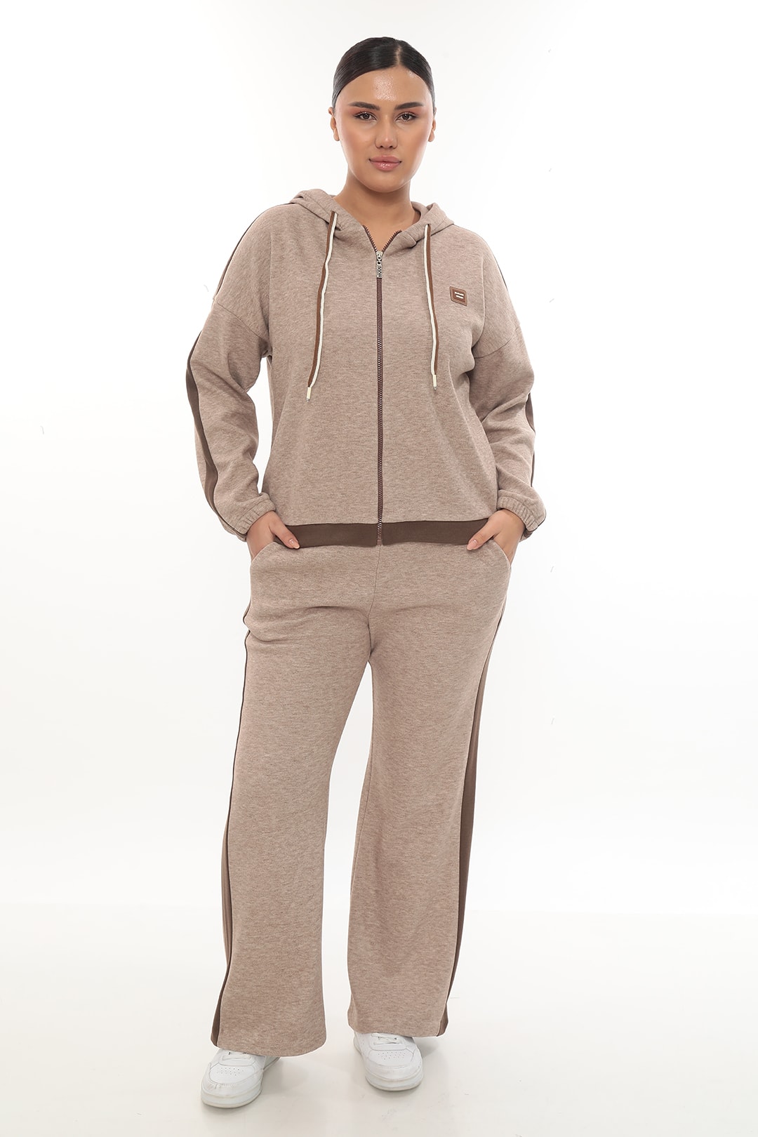 Kadın Kapüşonlu Fermuarlı Beli Özel Lastikli Çift Renk Şeritli Yün Kumaş Büyük Beden Eşofman Takımı 7-10-4024 - Açık Vizon