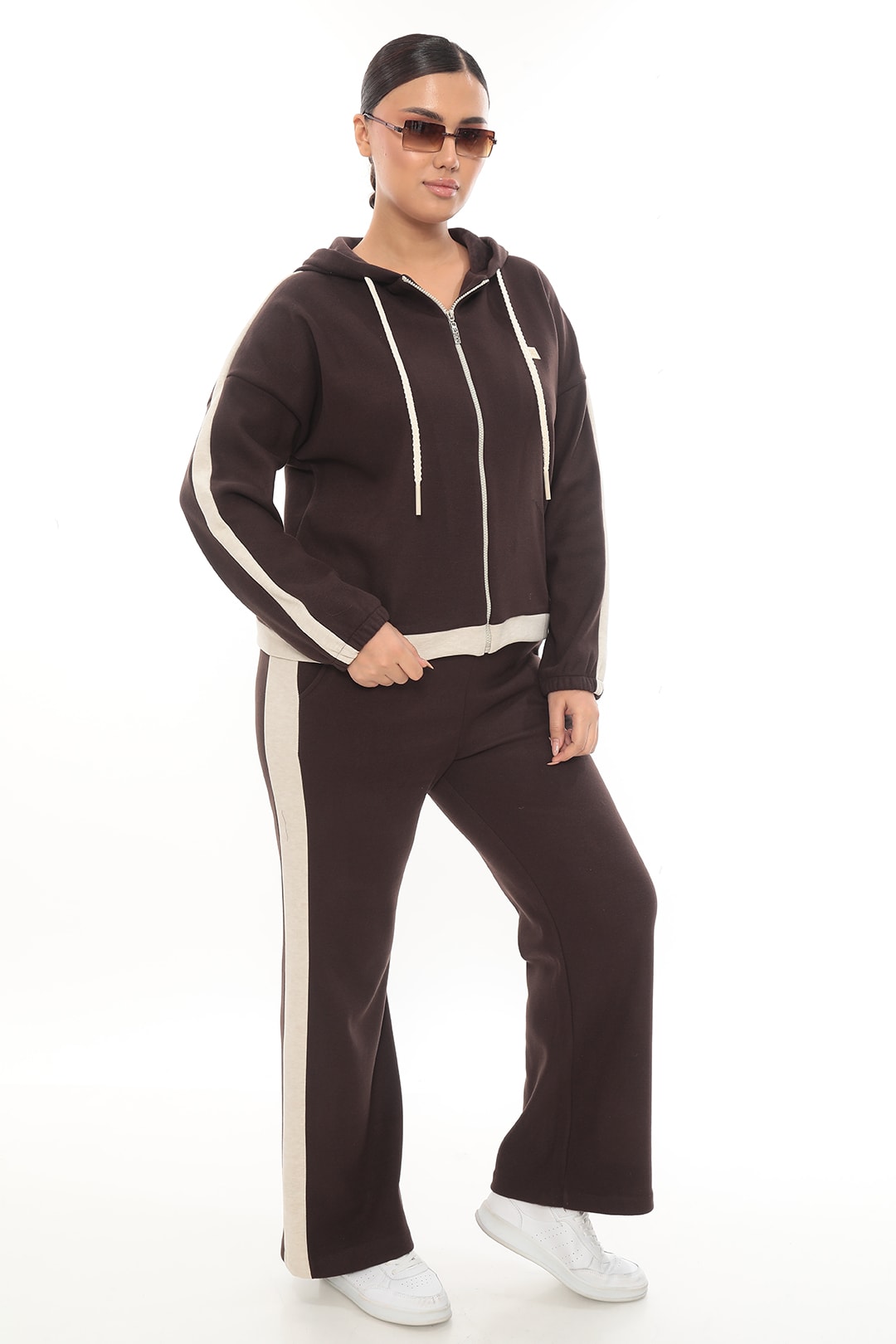 Kadın Kapüşonlu Fermuarlı Beli Özel Lastikli Çift Renk Şeritli Yün Kumaş Büyük Beden Eşofman Takımı 7-10-4024 - Kahverengi