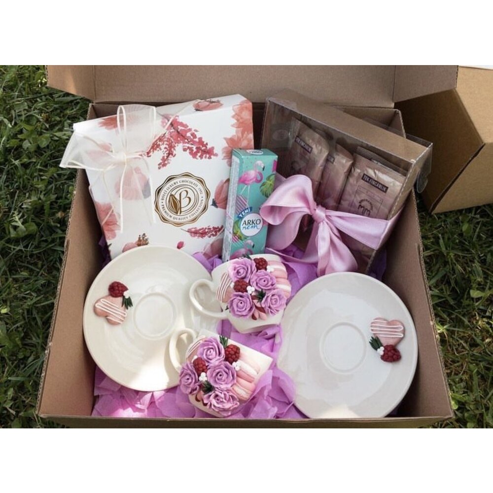 Dünyanın en iyi annesine-Pink roses çift fincan gift box