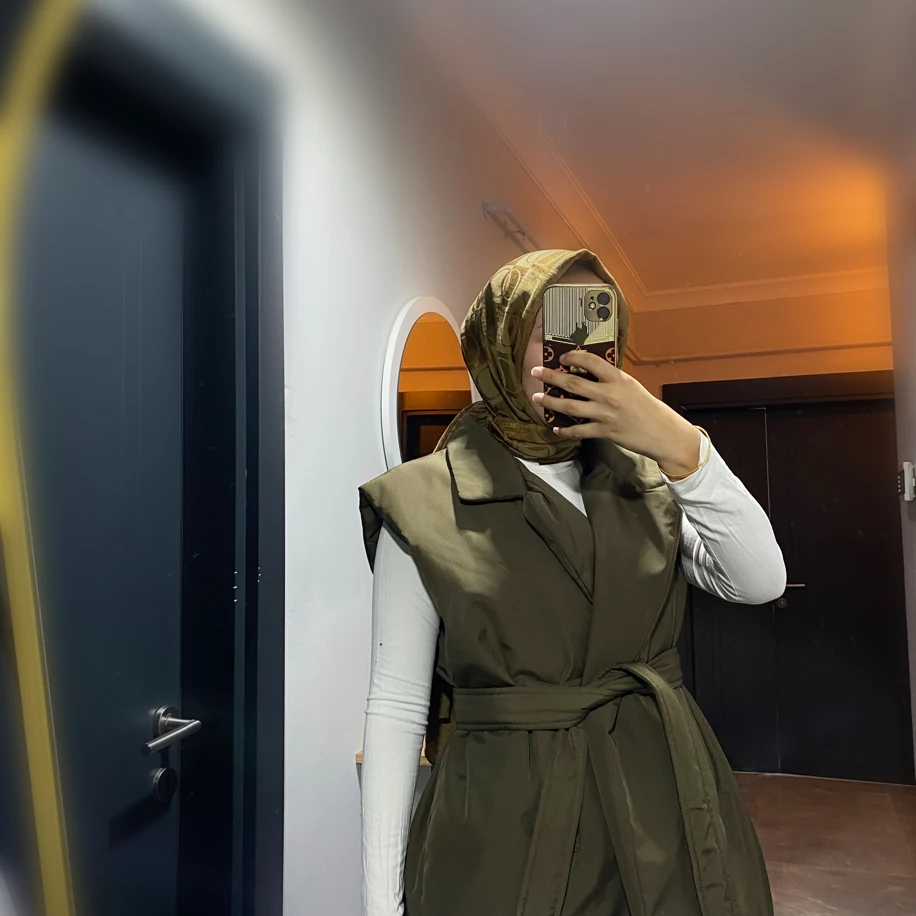 Kemer detaylı şişme mont