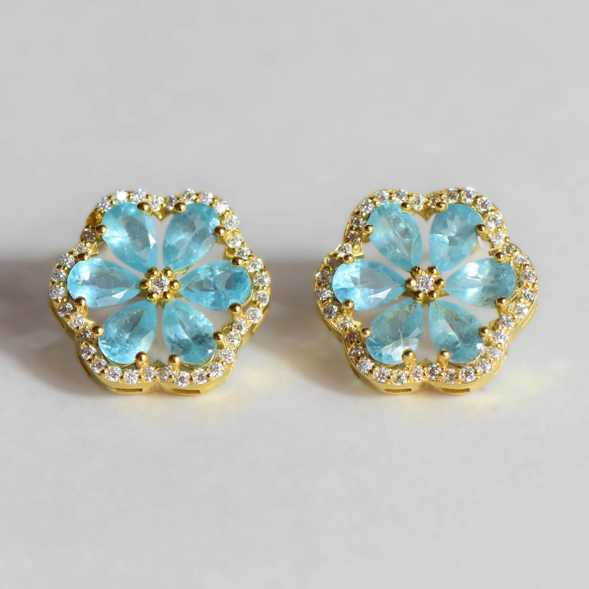 Doğal Mozanit ve Mavi Topaz Taşlı Çiçek Formlu Gümüş Küpe