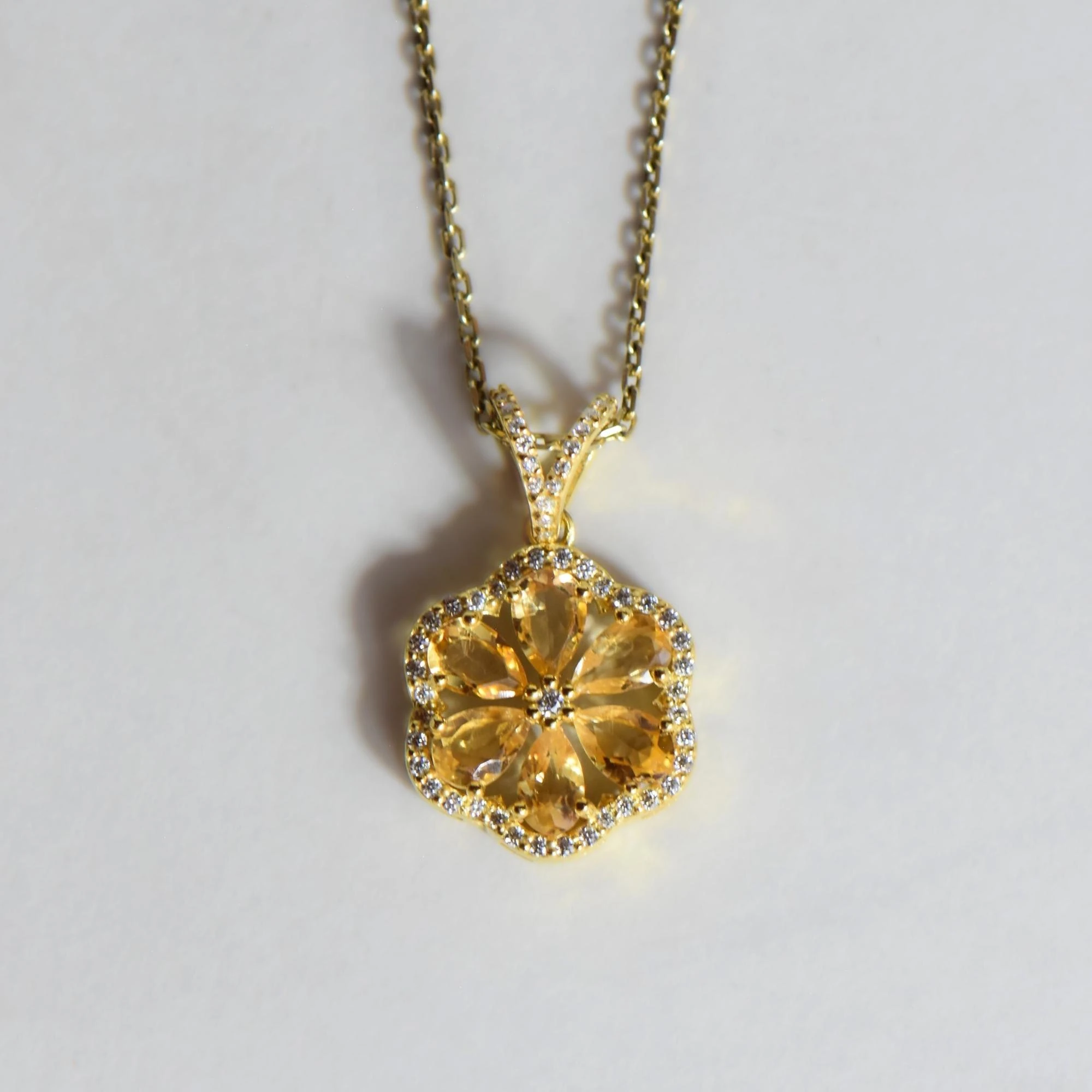 Doğal Mozanit ve Sitrin Taşlı  Çiçek Formlu 45 cm Gümüş Kolye