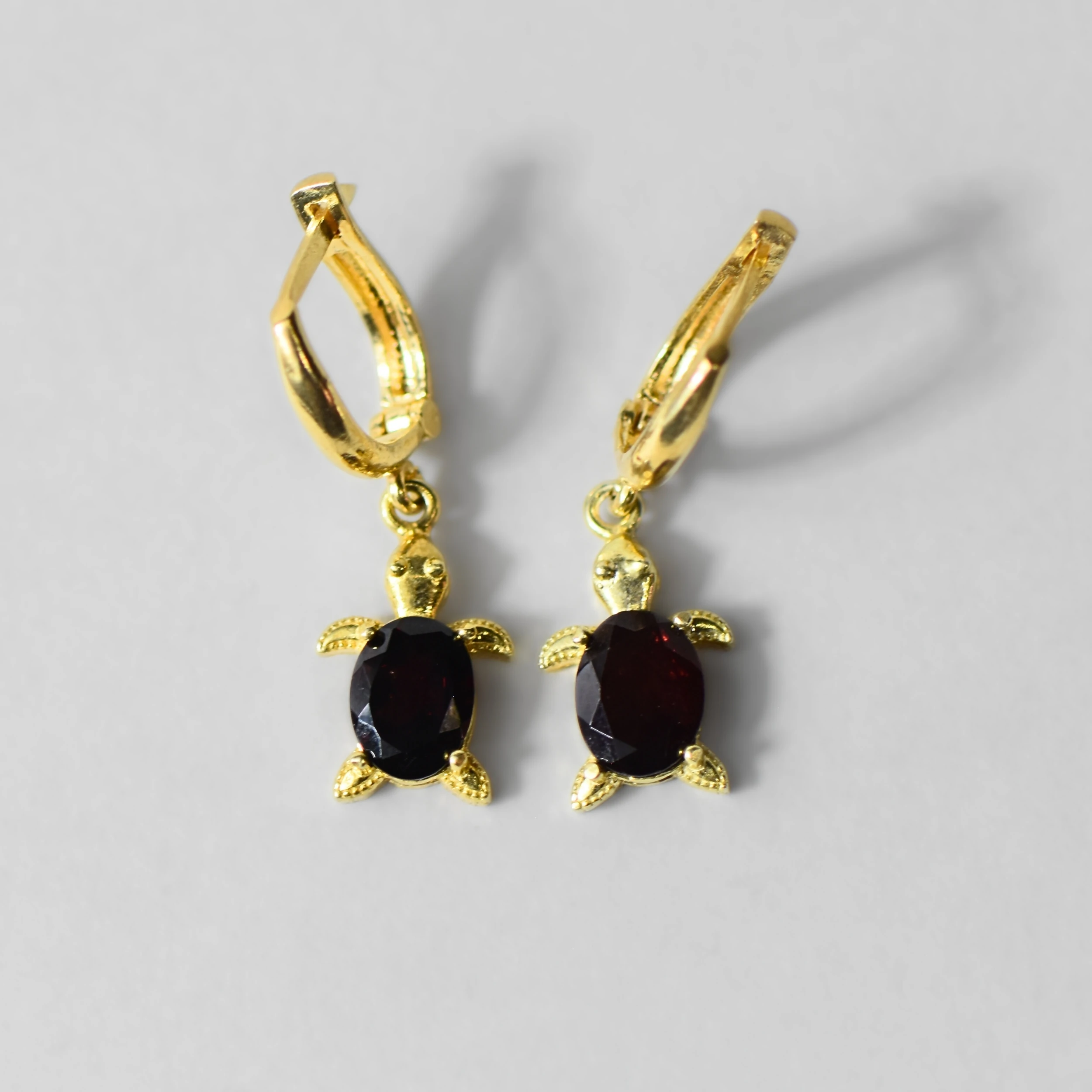 Doğal Garnet Taşlı Altın Kaplama Gümüş Küpe 