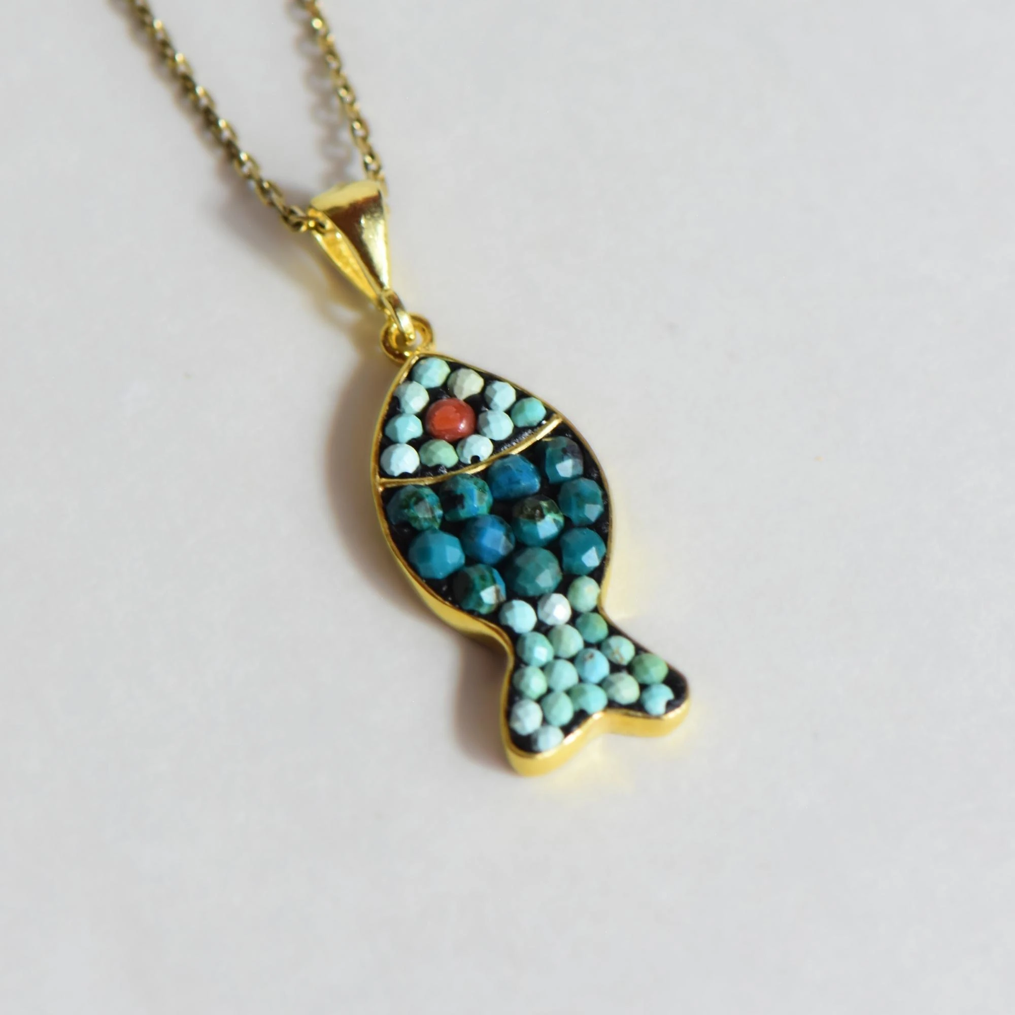 Doğal Turkuaz ve Mercan Taşlı Balık Formlu 45 cm Gümüş Kolye