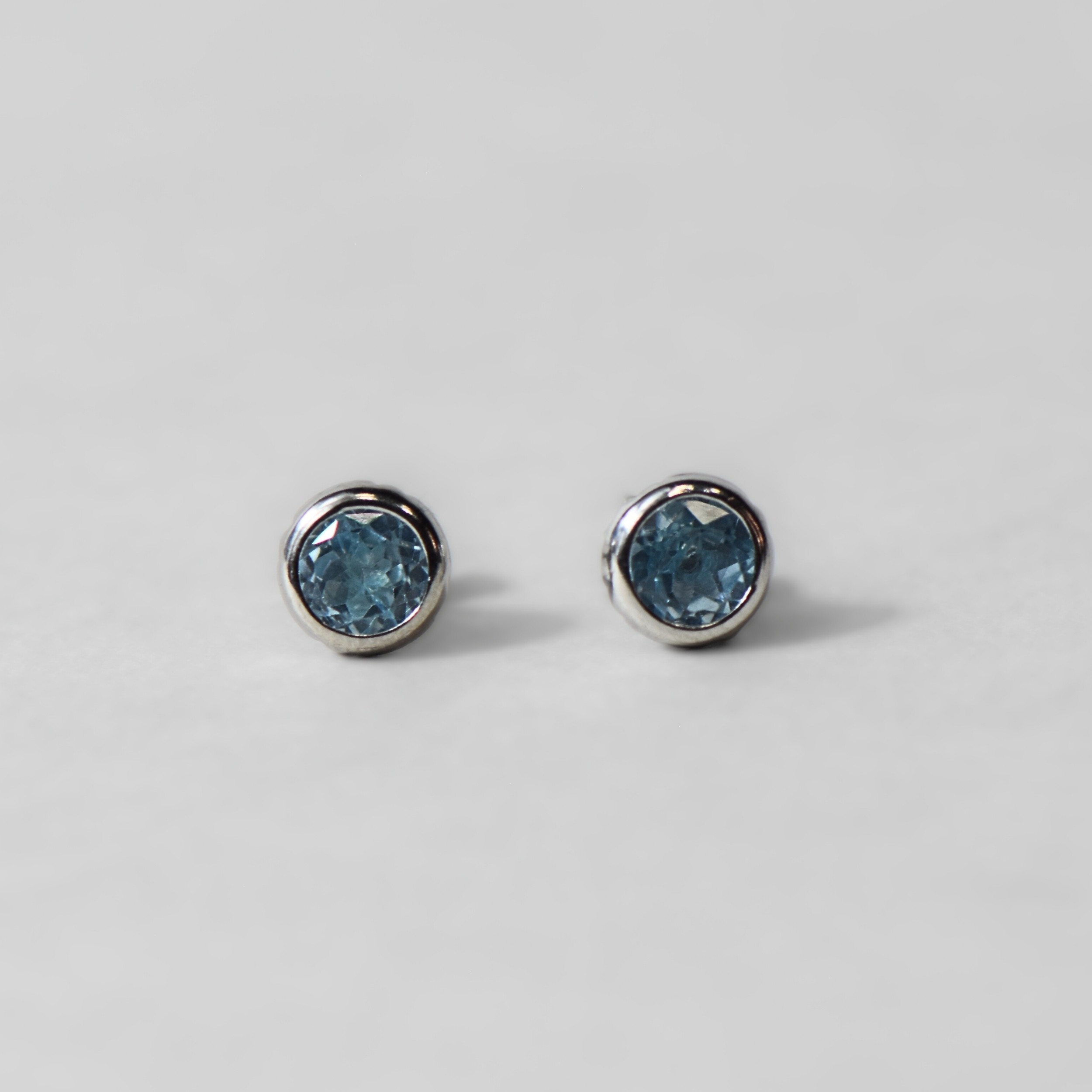 Doğal Sky Blue Topaz Taşlı Altın Kaplama Küpe