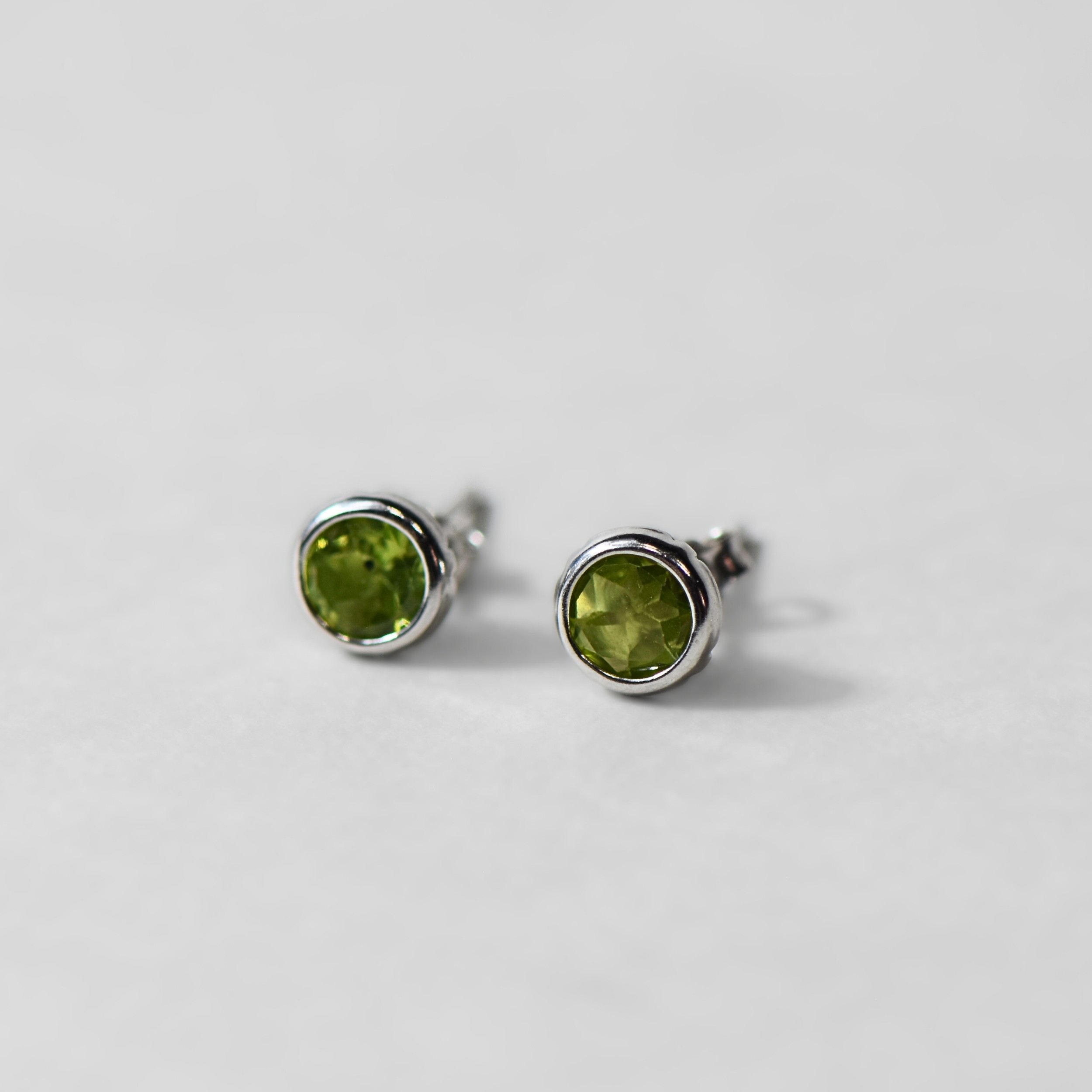 Doğal Peridot Taşlı Gümüş Küpe 