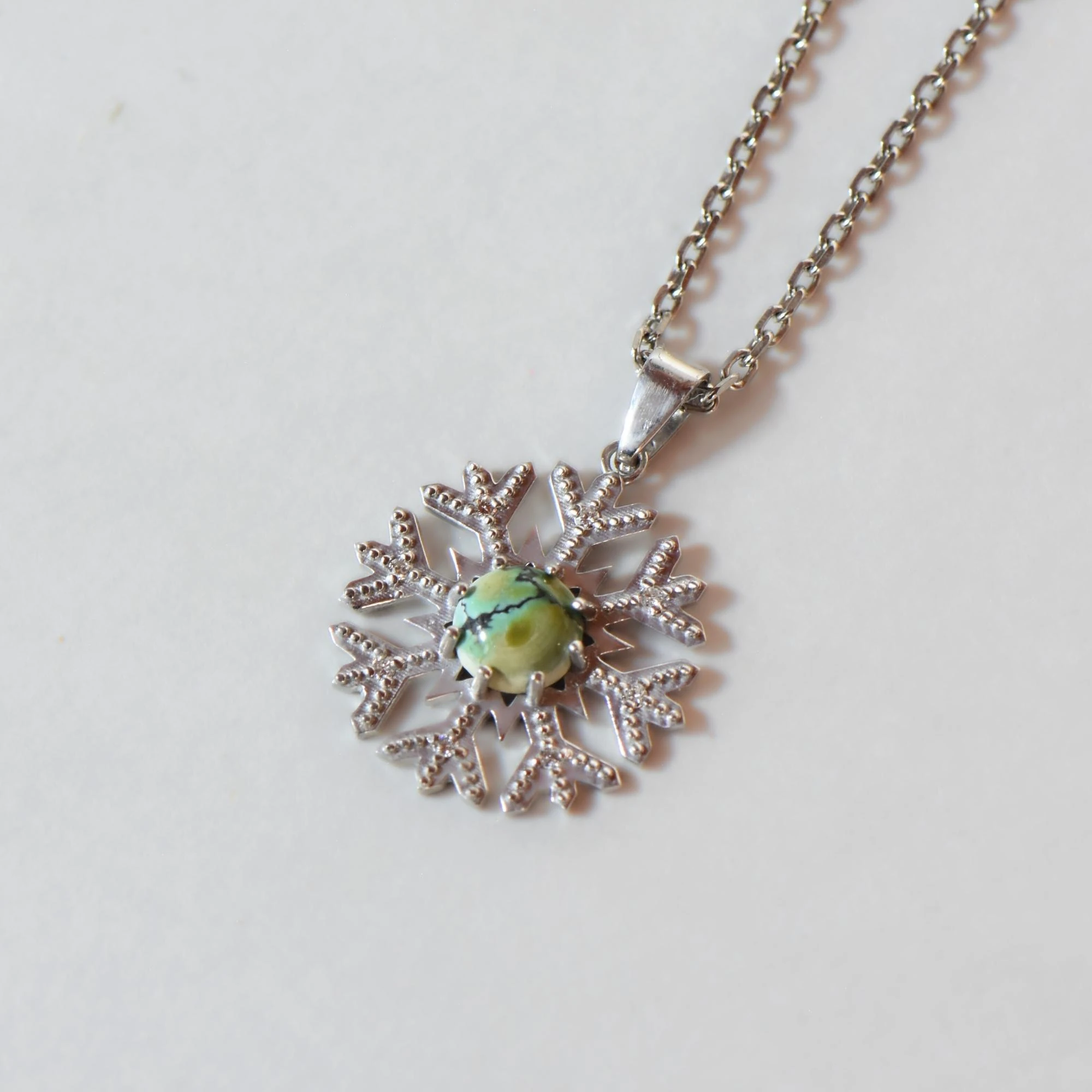 Doğal Turkuaz Taşlı Kar Tanesi Formlu 45 cm Gümüş Kolye