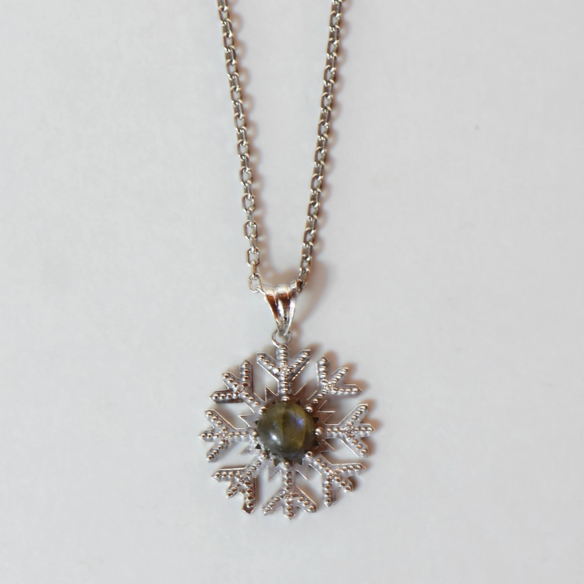 Doğal Labradorit Taşlı Kar Tanesi Formlu 45 cm Gümüş Kolye