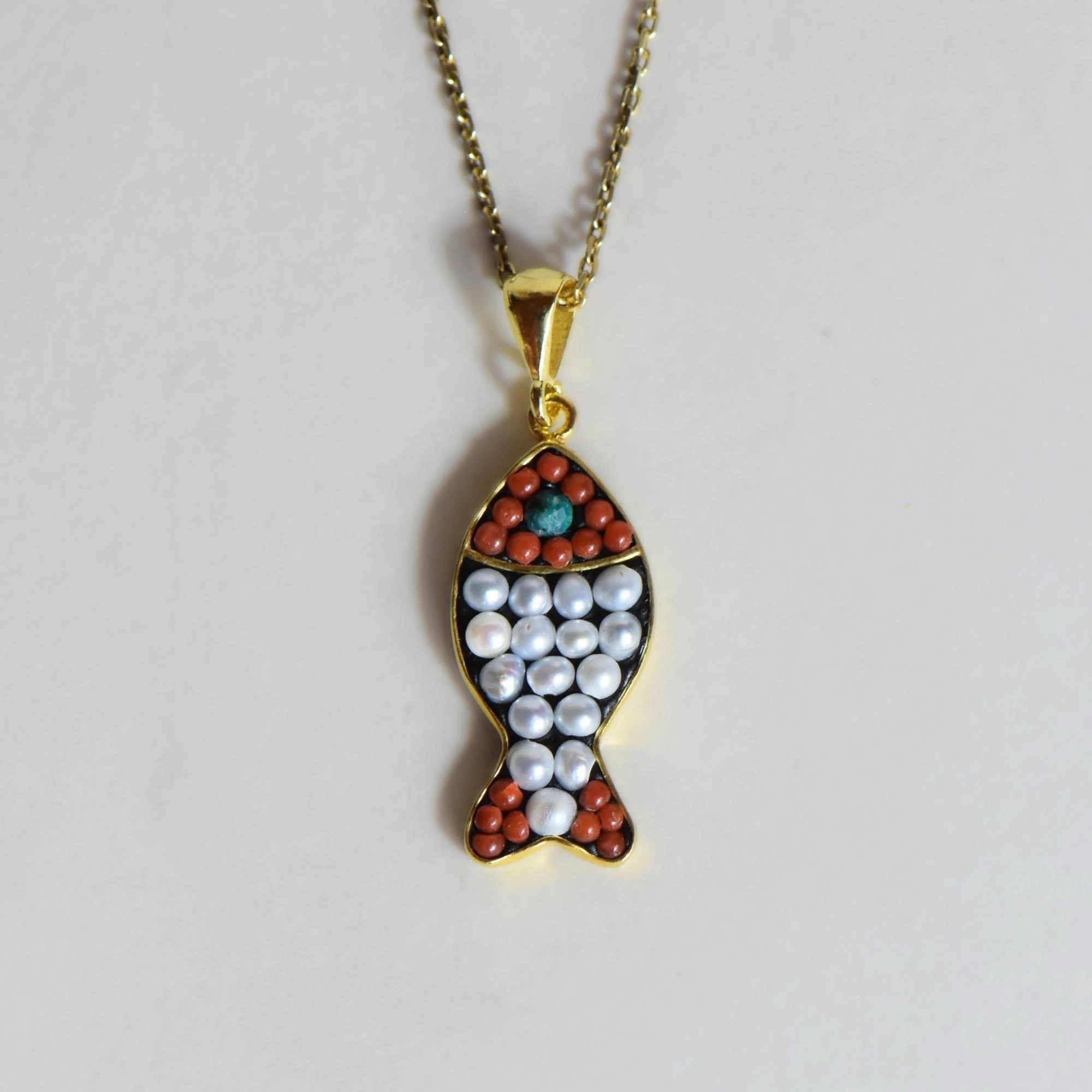 Doğal İnci, Mercan ve Turkuaz Taşlı Balık Formlu 45 cm Gümüş Kolye