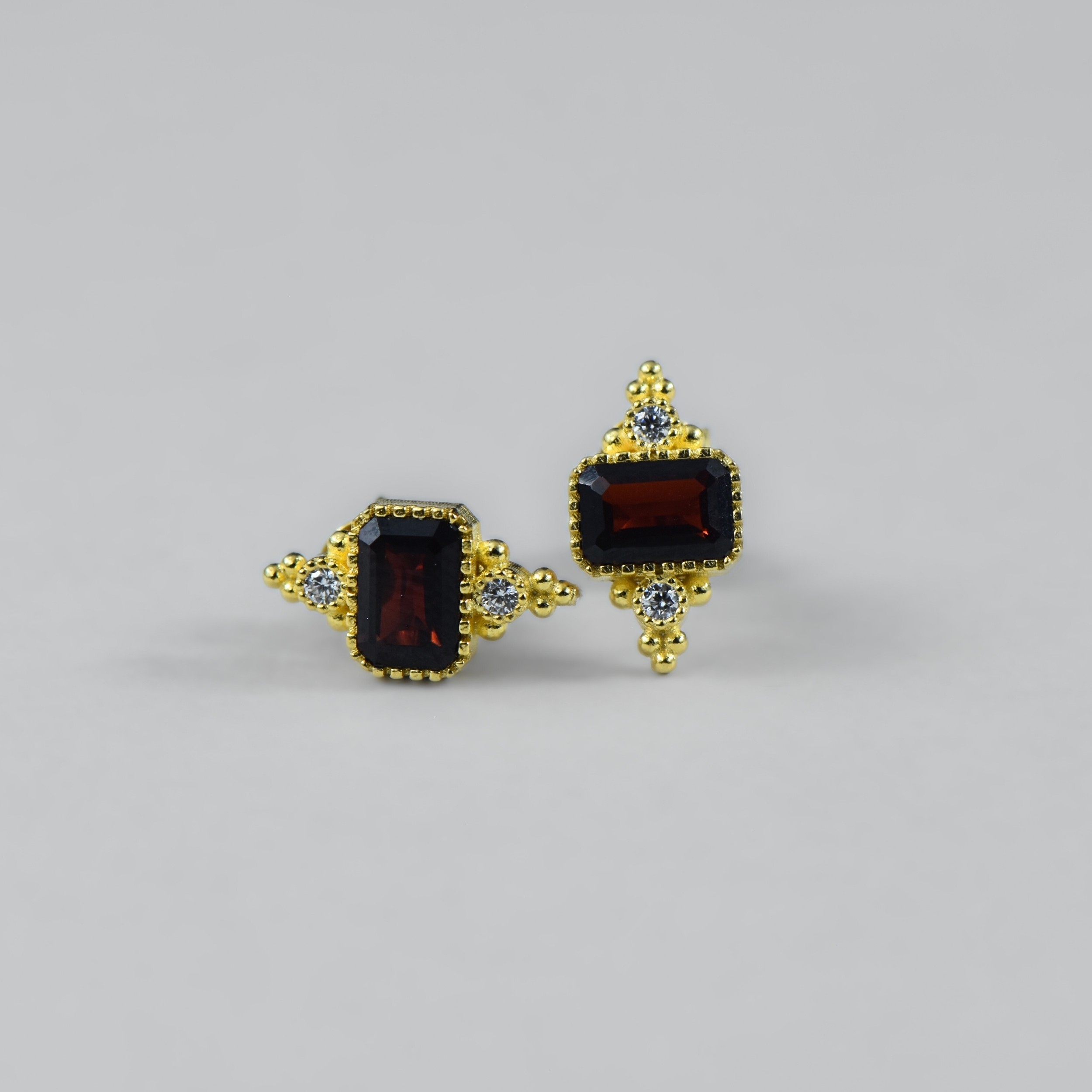  Altın Kaplama Doğal Garnet ve Zirkon Taşlı Gümüş Küpe