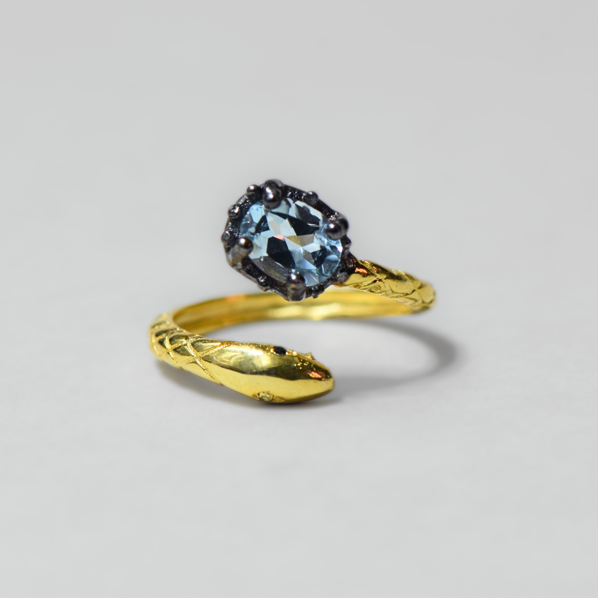 Doğal Swiss Blue Topaz ve Elmas Taşlı Sarı-Siyah Altın Kaplama Ayarlanabilir Gümüş Yüzük
