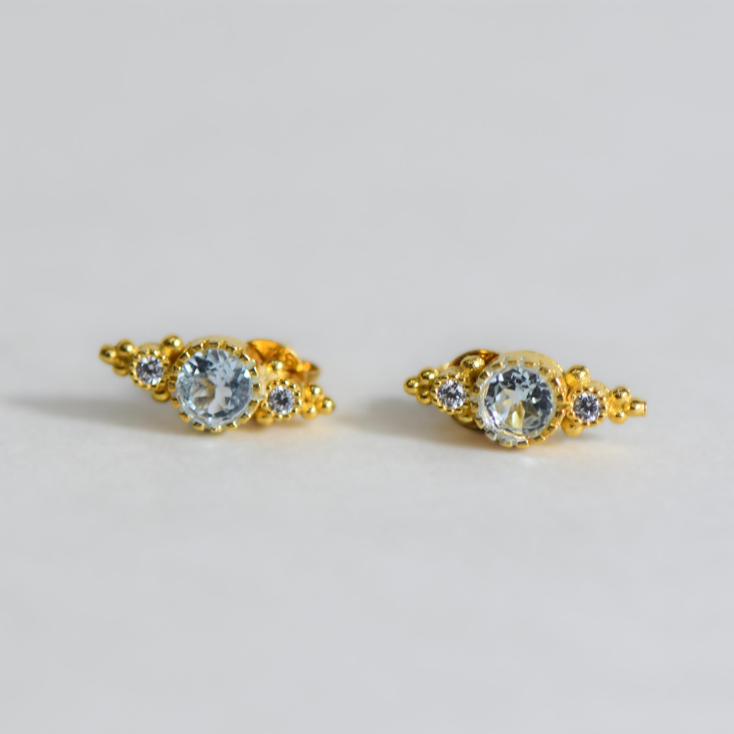 Doğal Sky Blue Topaz ve Zirkon Taşlı  Altın Kaplama Gümüş Küpe