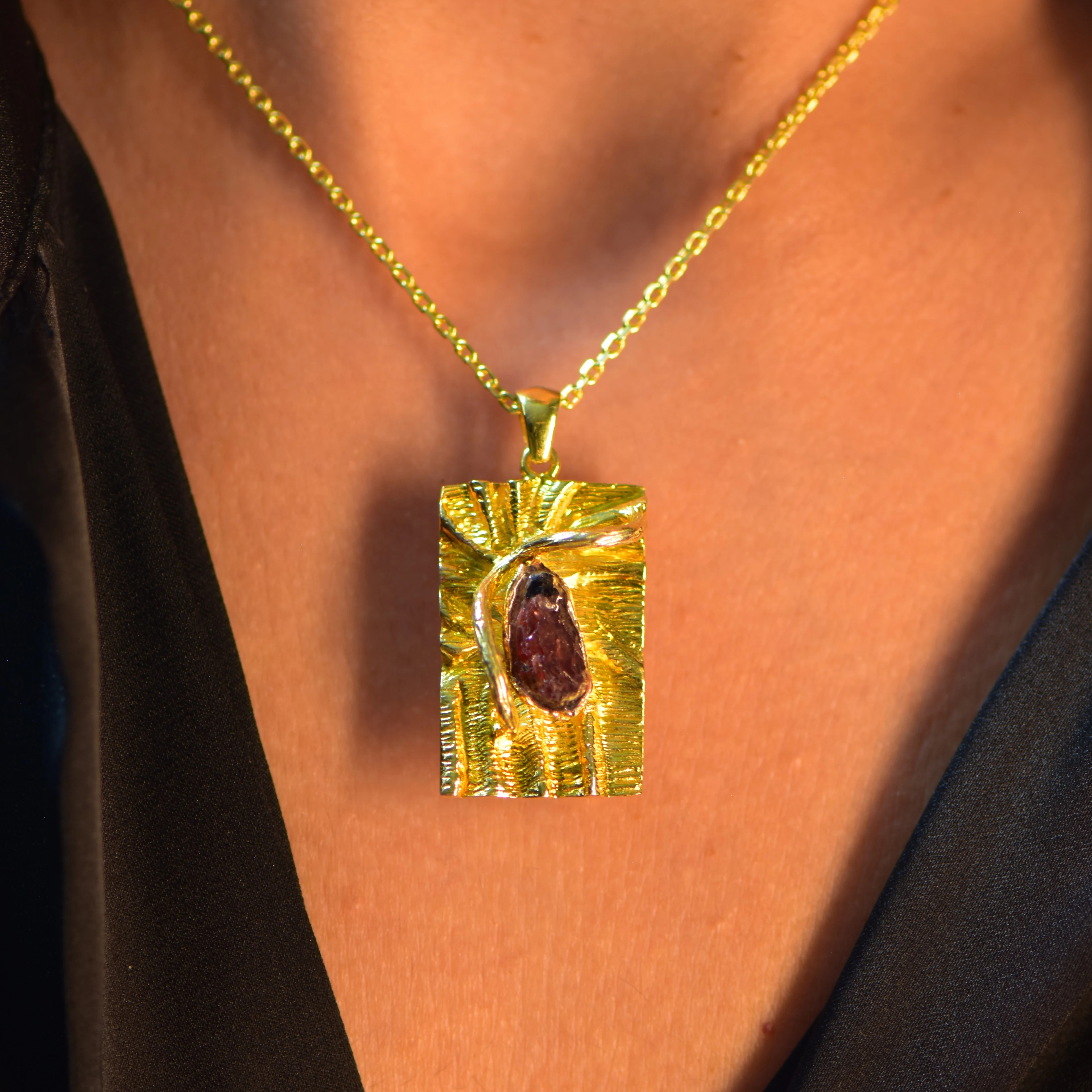 Doğal Garnet Taşlı El İşi Altın Kaplama Gümüş Kolye