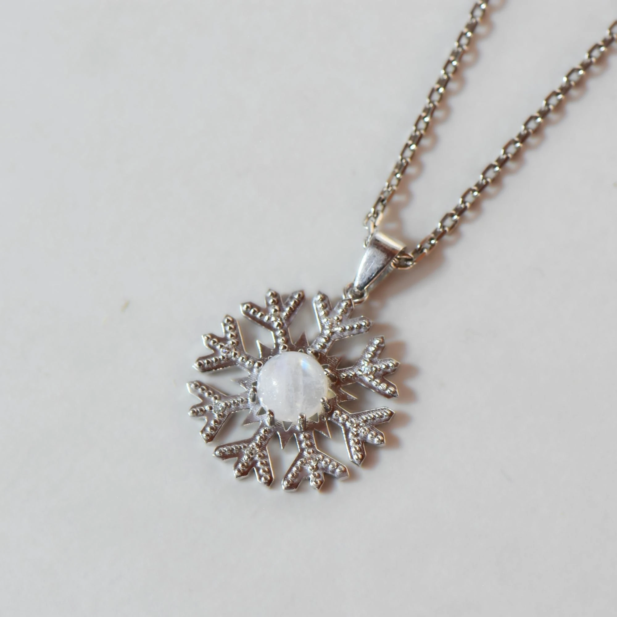 Doğal Ay Taşlı Kar Tanesi Formlu 45 cm Gümüş Kolye