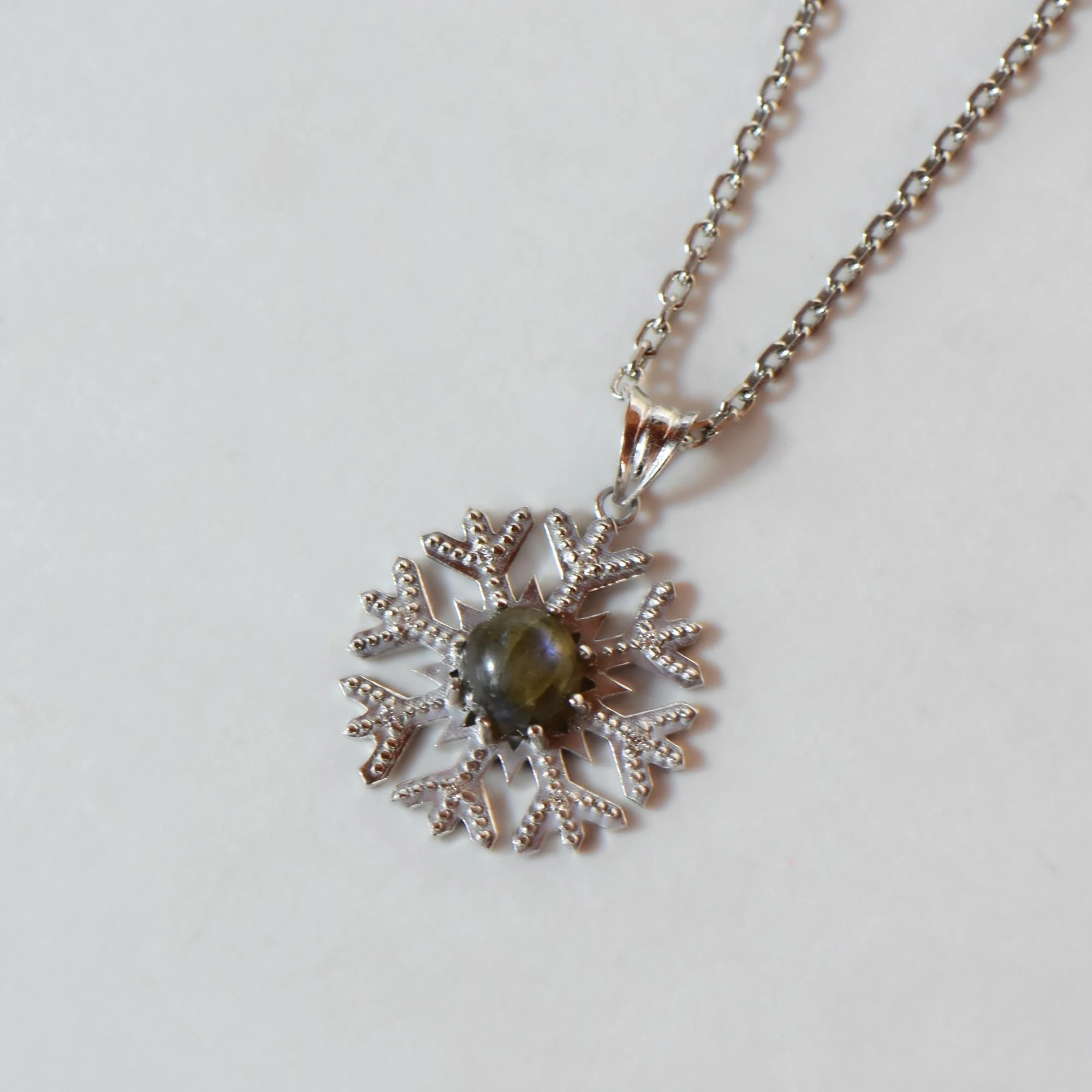 Doğal Labradorit Taşlı Kar Tanesi Formlu 45 cm Gümüş Kolye