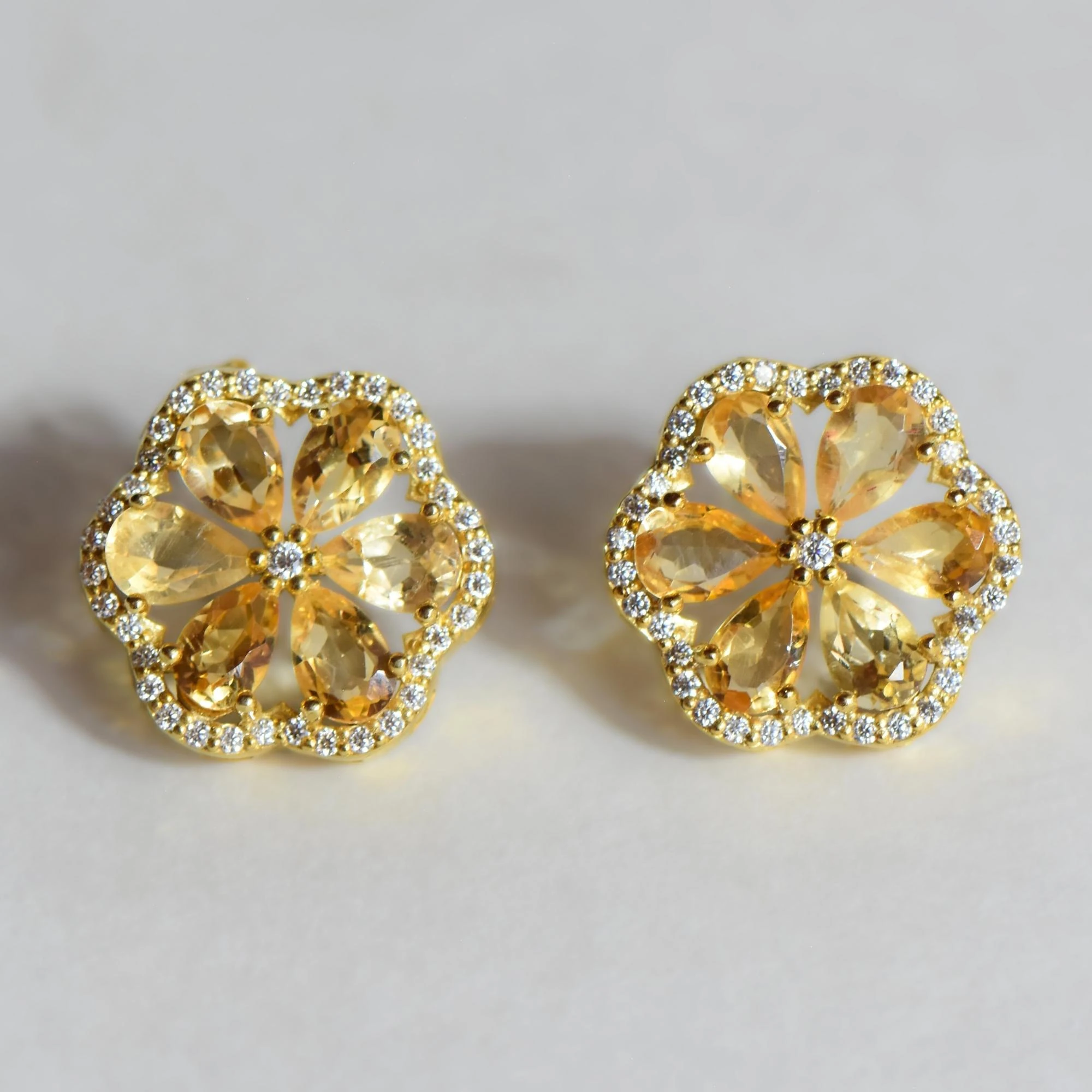 Doğal Mozanit ve Sitrin Taşlı Çiçek Formlu Gümüş Küpe