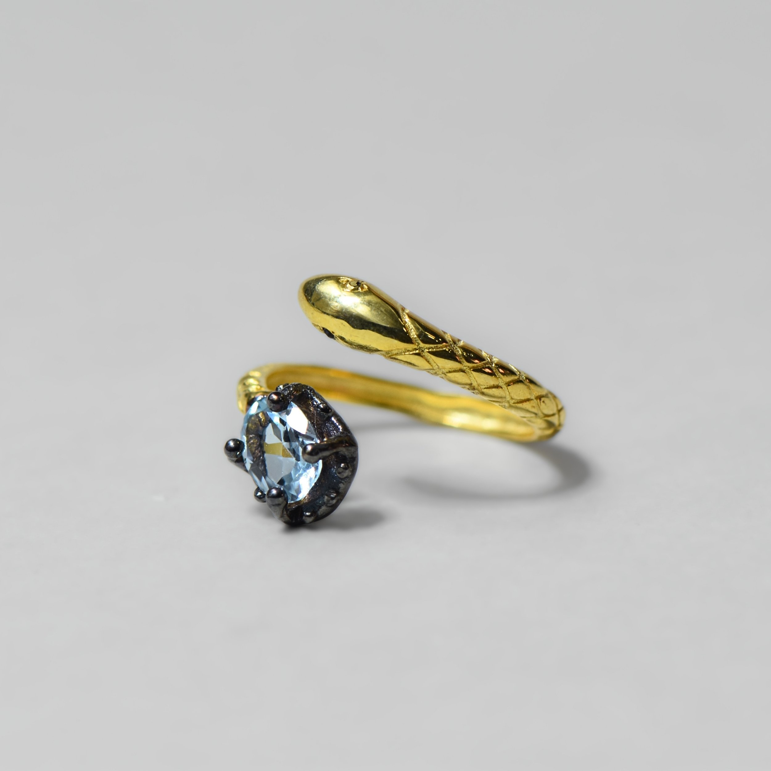 Doğal Swiss Blue Topaz ve Elmas Taşlı Sarı-Siyah Altın Kaplama Ayarlanabilir Gümüş Yüzük