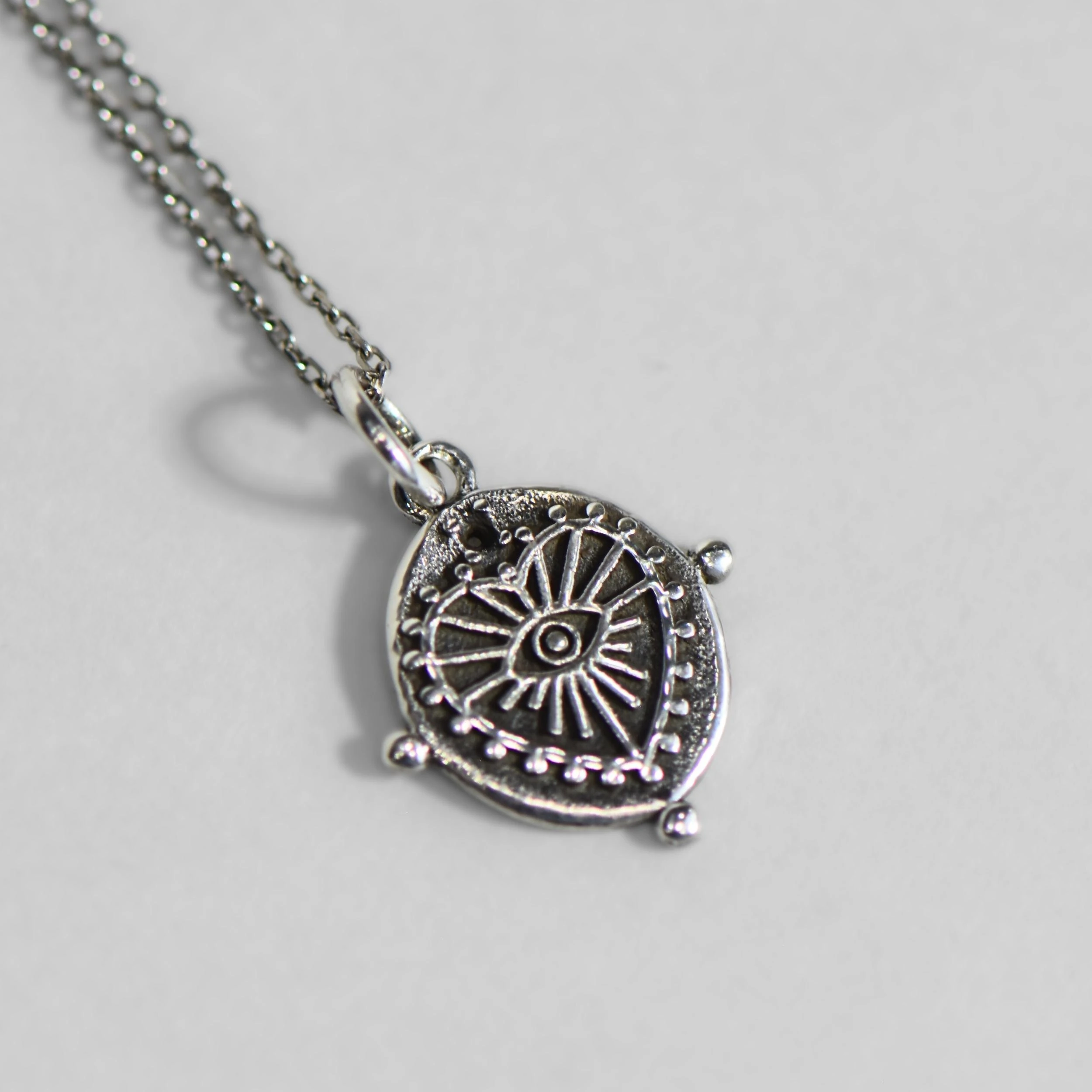 Göz Motifli Oksitli Gümüş Kolye