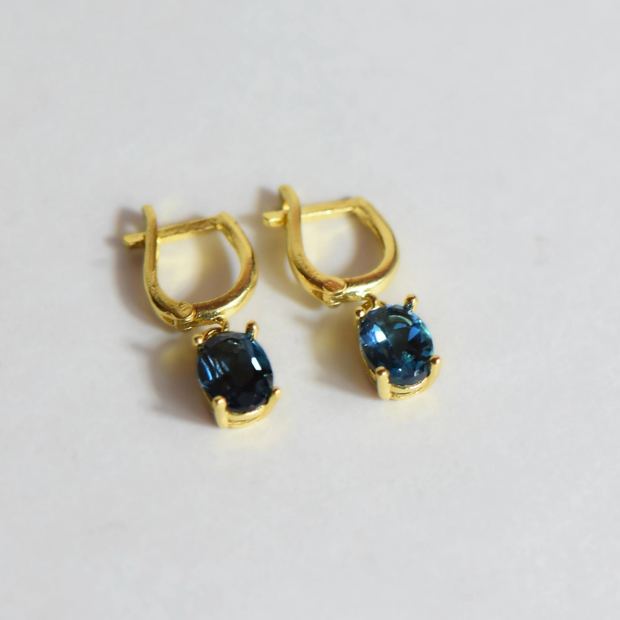 Doğal London Blue Topaz Taşlı Gümüş Küpe