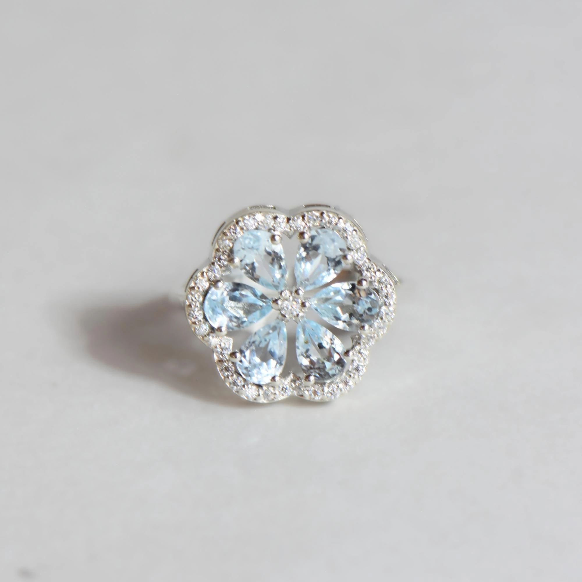 Doğal Mozanit ve Mavi Topaz Taşlı Çiçek Formlu Gümüş Yüzük