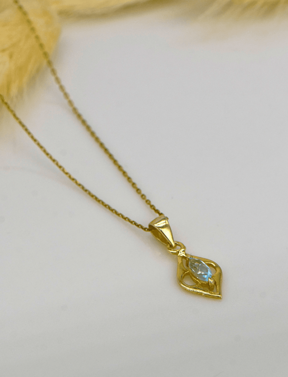 Sarı Altın Kaplama Sky Topaz Taşlı Tasarım Gümüş Kolye