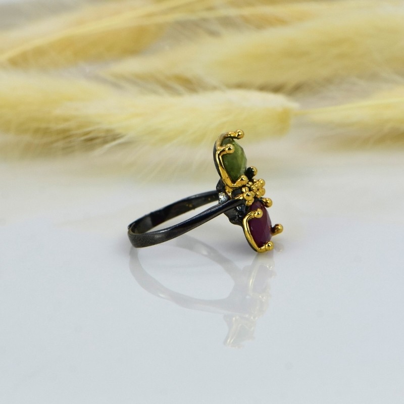 Sarı Siyah Kaplama Peridot ve Ruby Taşlı Yüzük