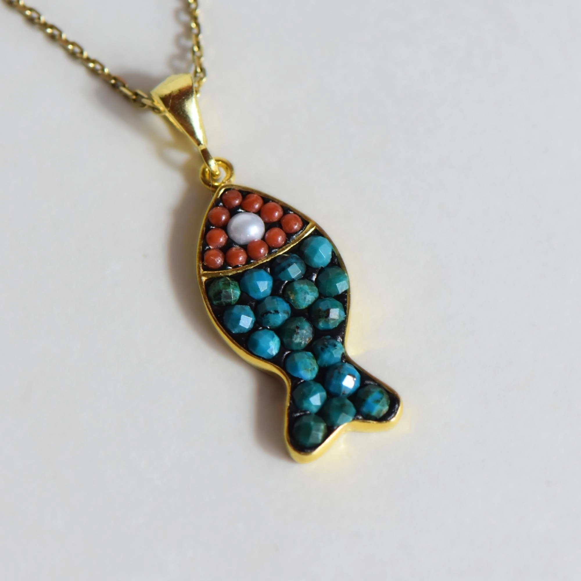 Doğal Turkuaz Mercan ve İnci Taşlı Balık Formlu 45 cm Gümüş Kolye