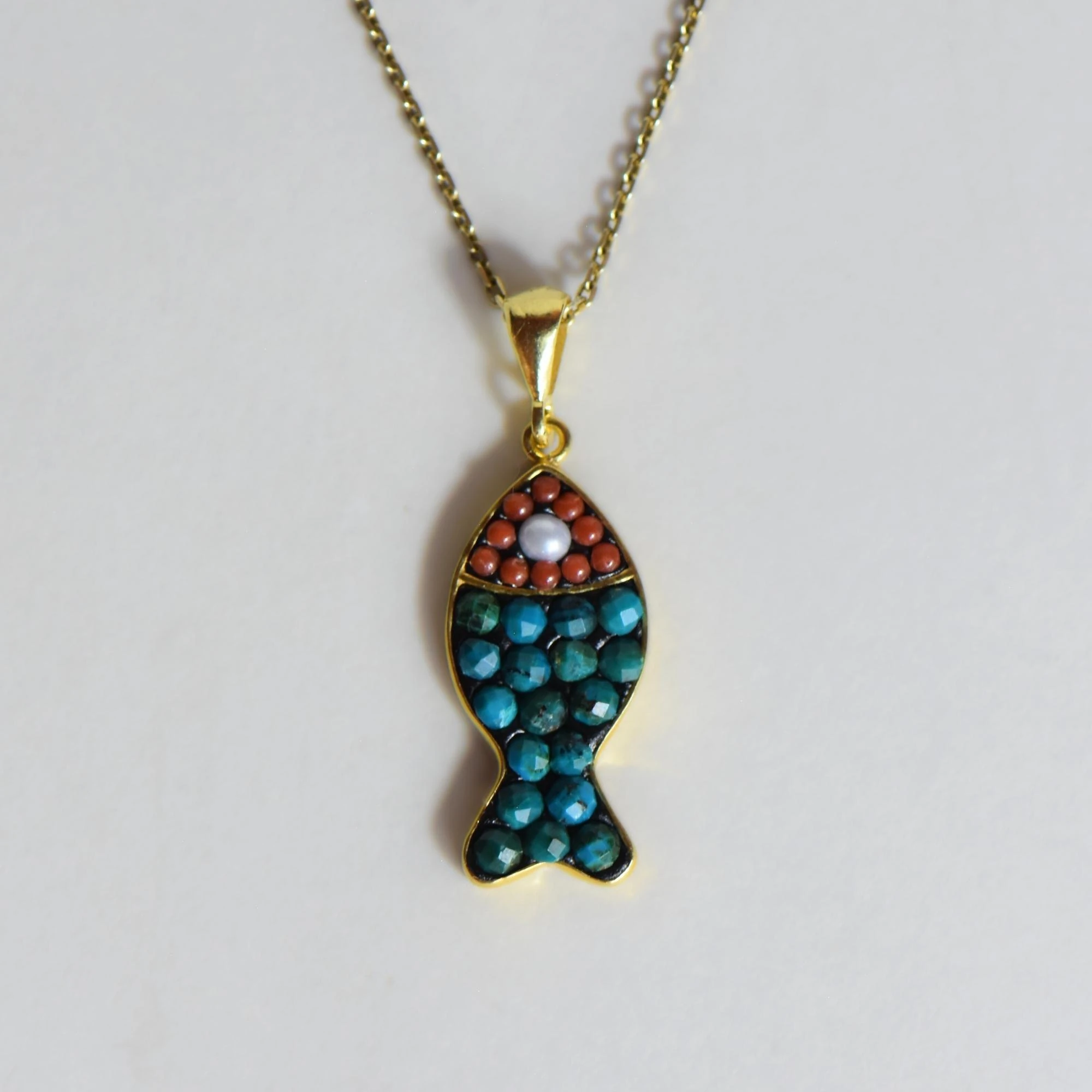 Doğal Turkuaz Mercan ve İnci Taşlı Balık Formlu 45 cm Gümüş Kolye