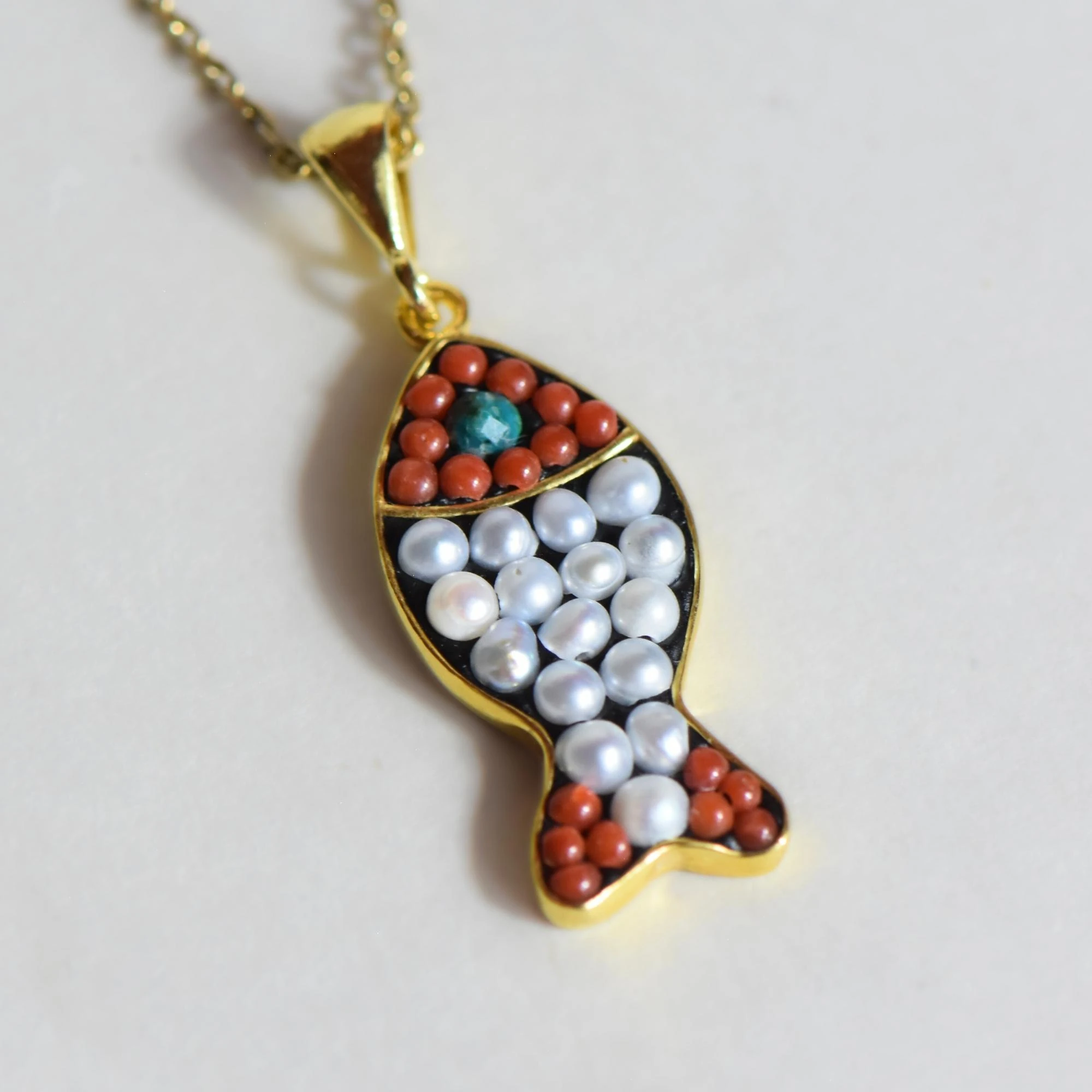 Doğal İnci, Mercan ve Turkuaz Taşlı Balık Formlu 45 cm Gümüş Kolye