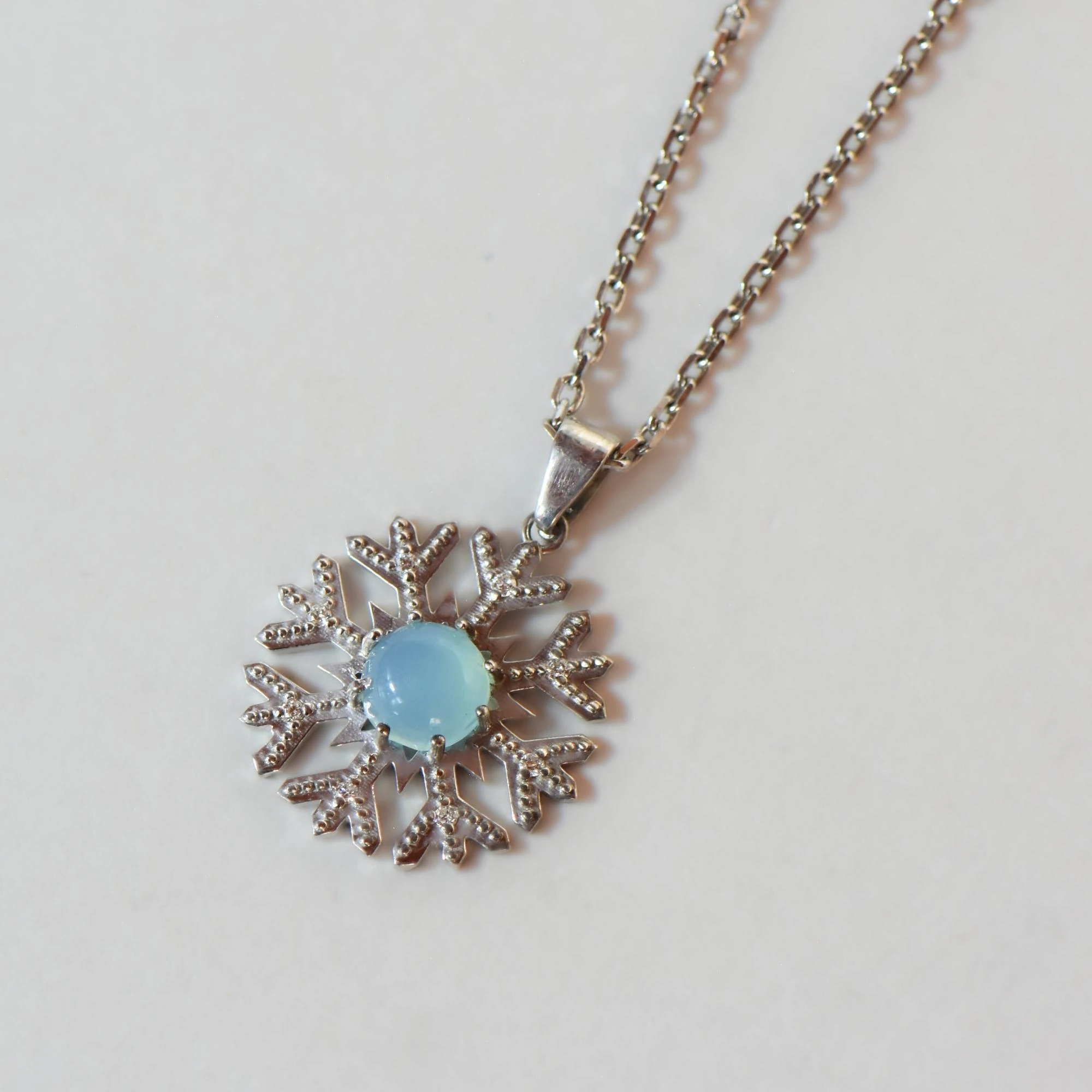 Doğal Mavi Kalsedon Taşlı Kar Tanesi Formlu 45 cm Gümüş Kolye