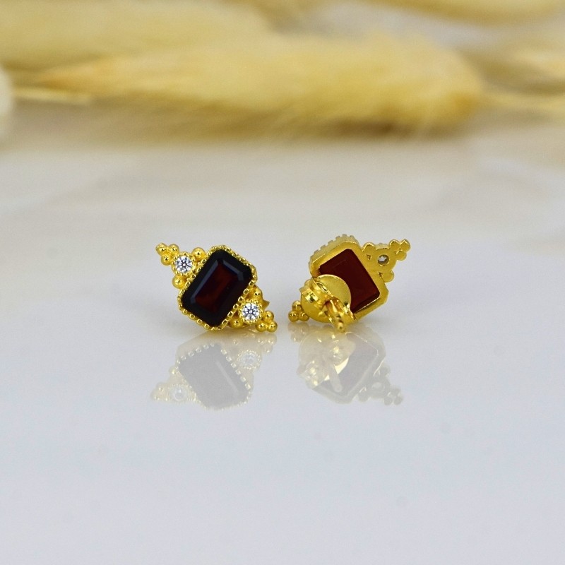 Sarı Altın Kaplama Doğal Garnet ve Zirkon Taşlı Gümüş Küpe