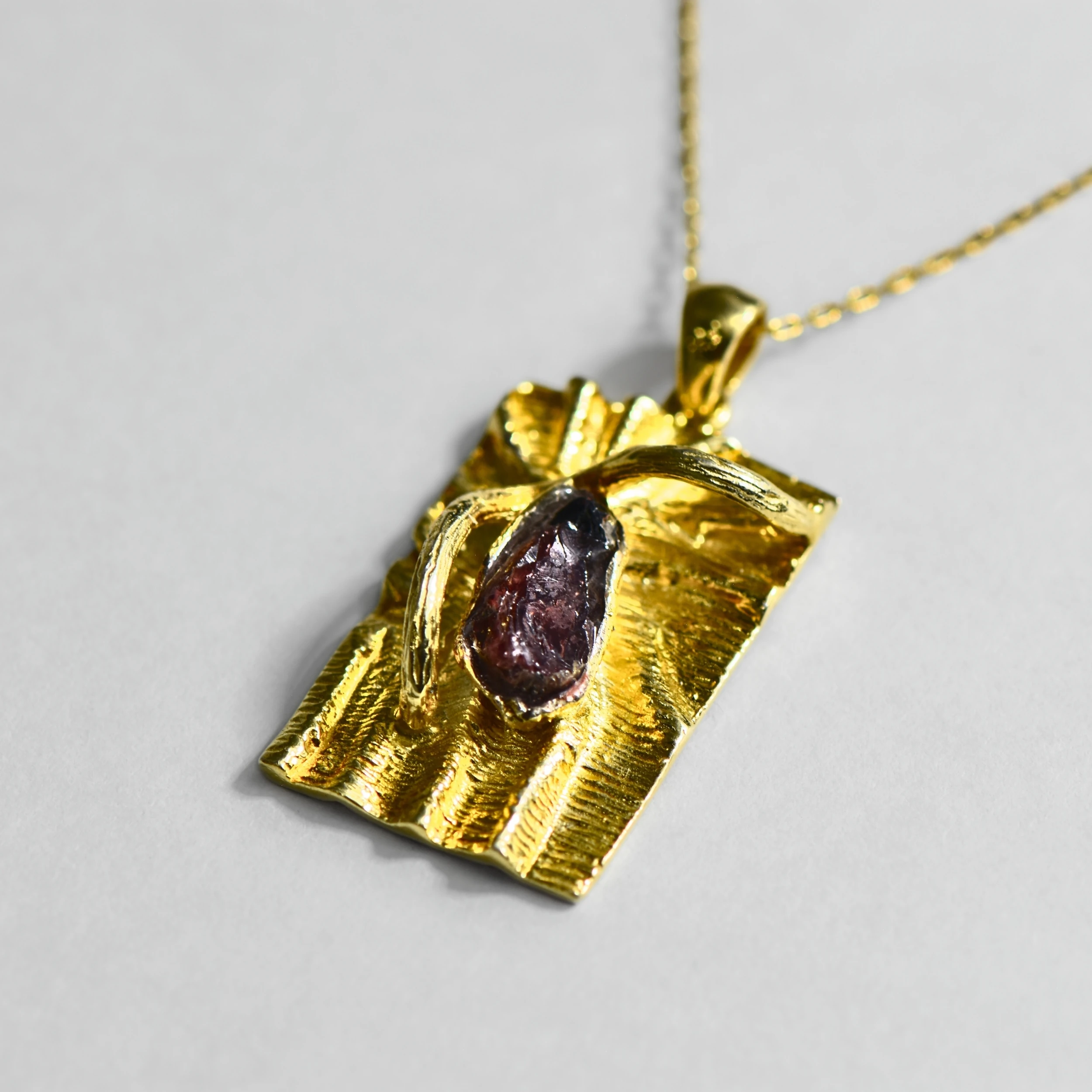 Doğal Garnet Taşlı El İşi Altın Kaplama Gümüş Kolye