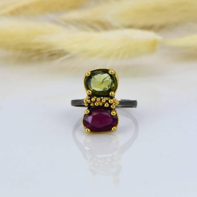 Sarı Siyah Kaplama Peridot ve Ruby Taşlı Yüzük