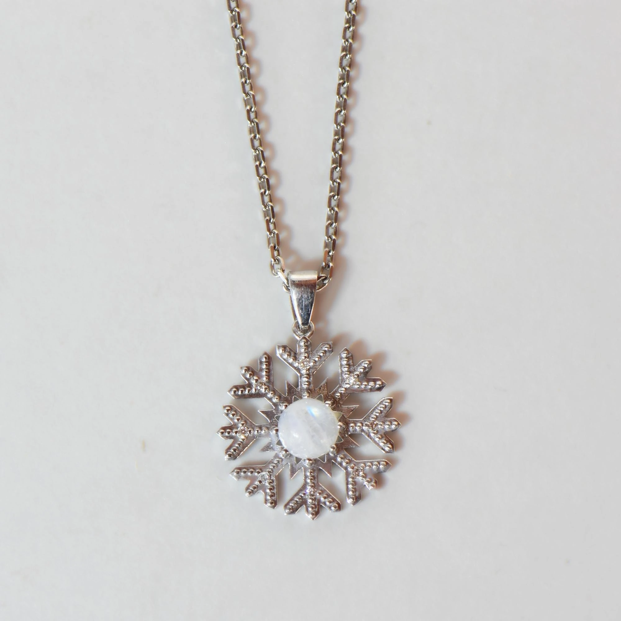 Doğal Ay Taşlı Kar Tanesi Formlu 45 cm Gümüş Kolye