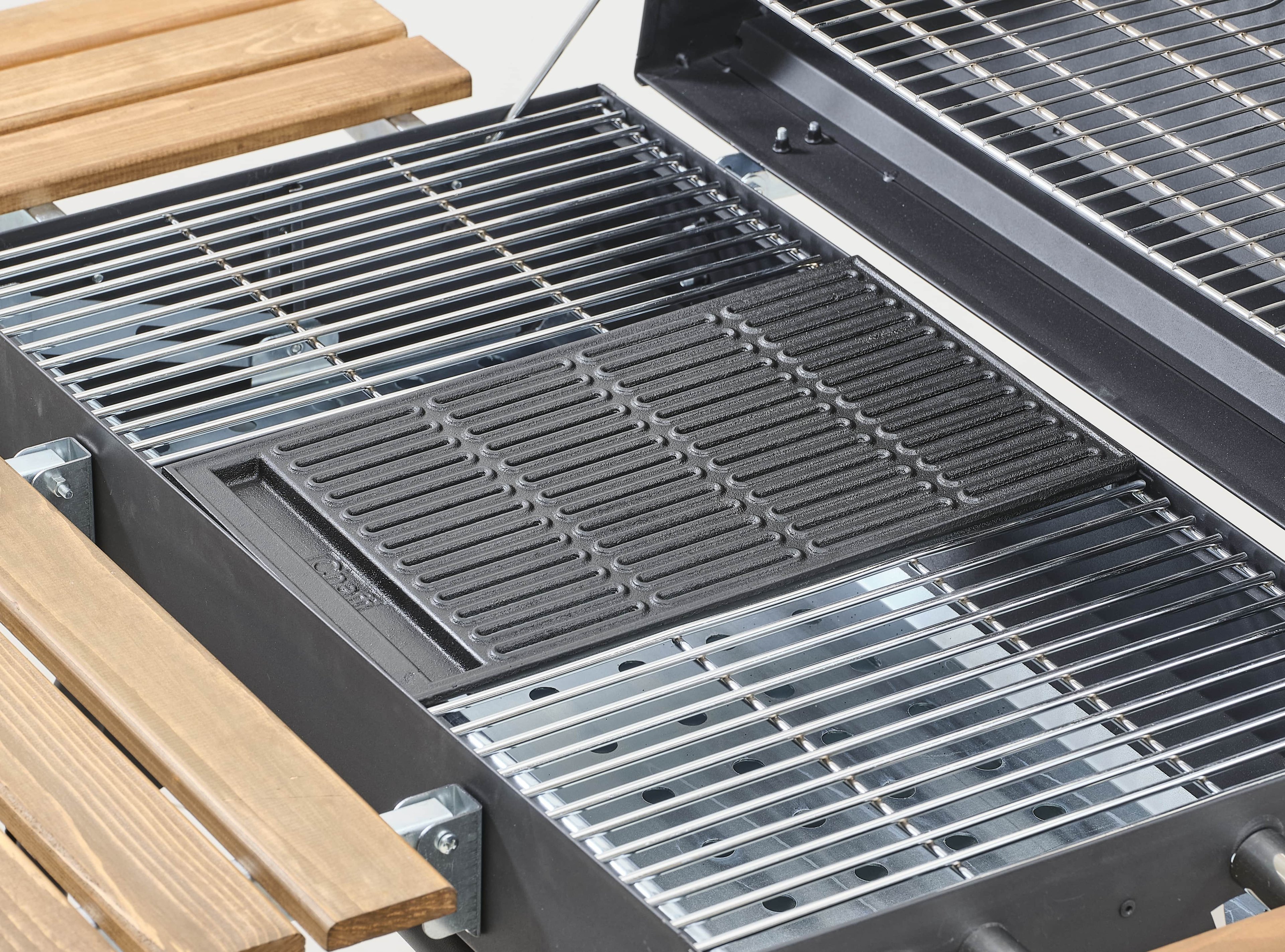 Cheffi Grillord‑75 Kömürlü Barbekü (1 Adet Döküm Izgaralı) + Hediye Seti (Önlük + Kılıf + 2×2 kg Kömür)