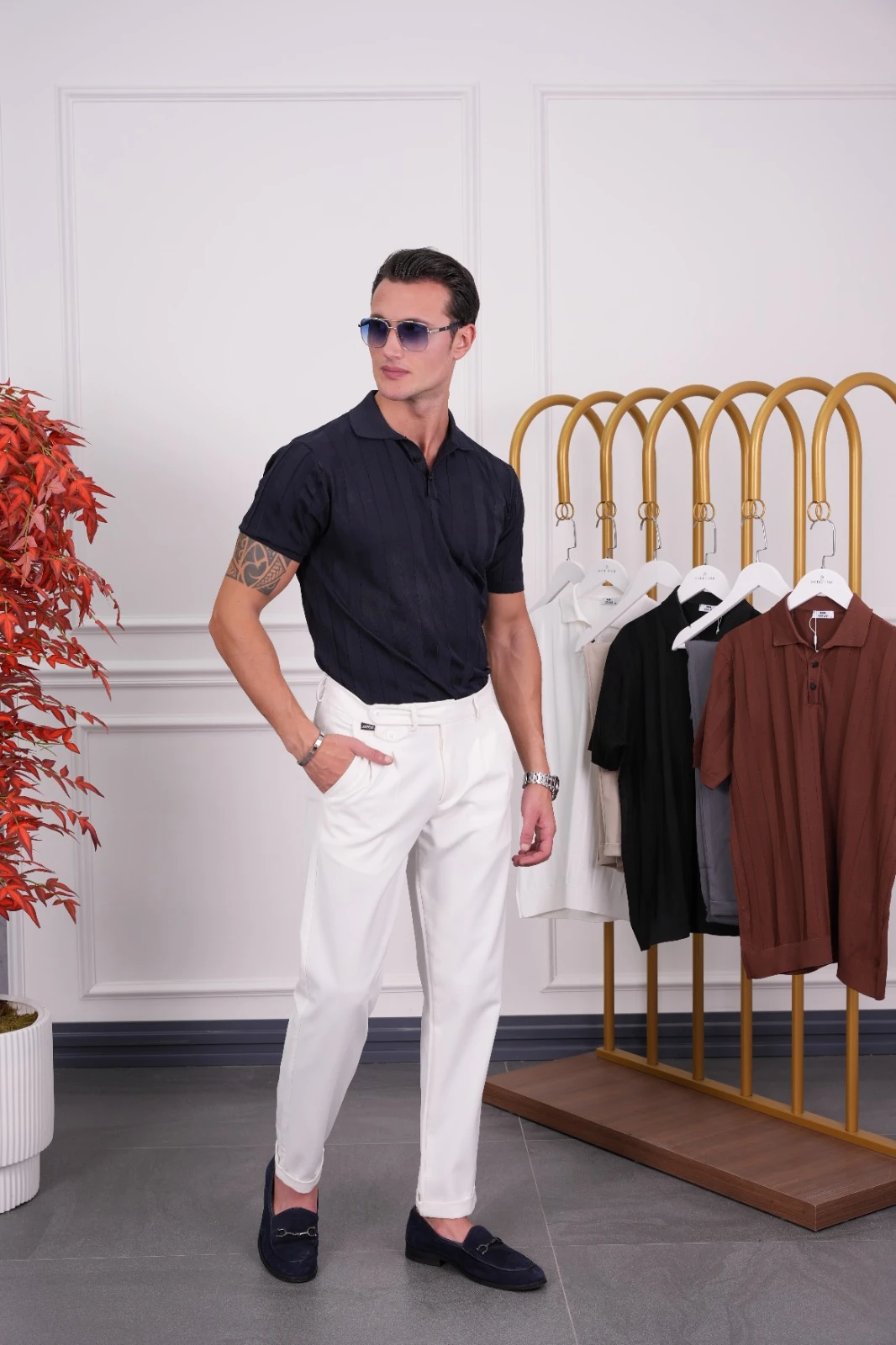 Dikey Desenli Yakalı Tshirt