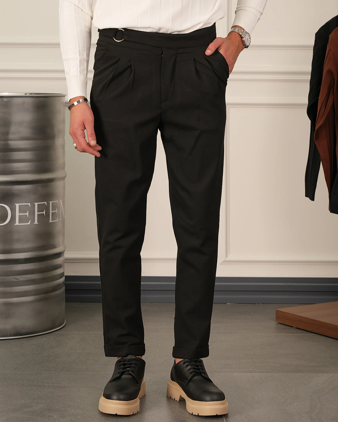 Özel Tasarım Toka ve Düğme Detaylı Pileli Pantolon