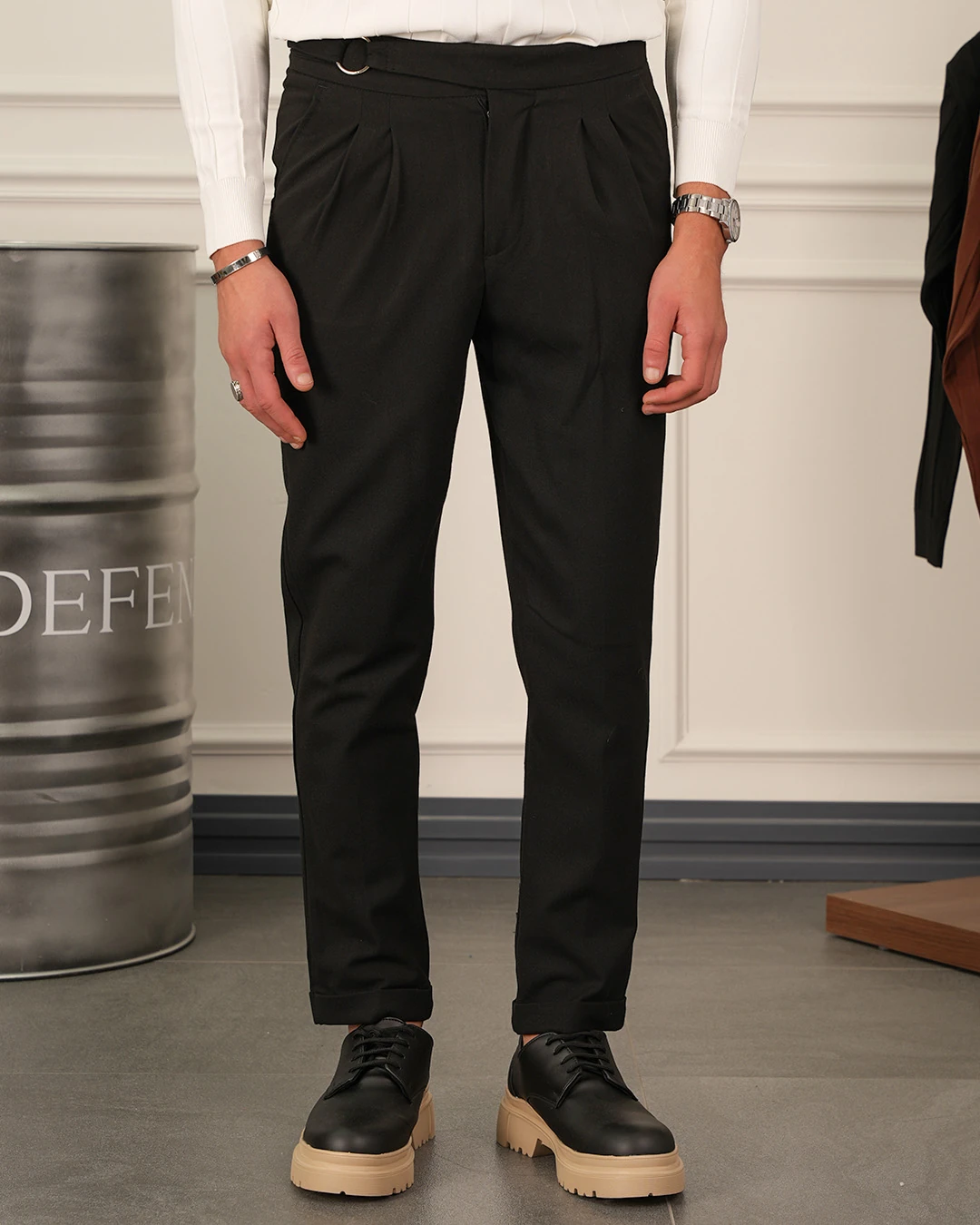 Özel Tasarım Toka ve Düğme Detaylı Pileli Pantolon