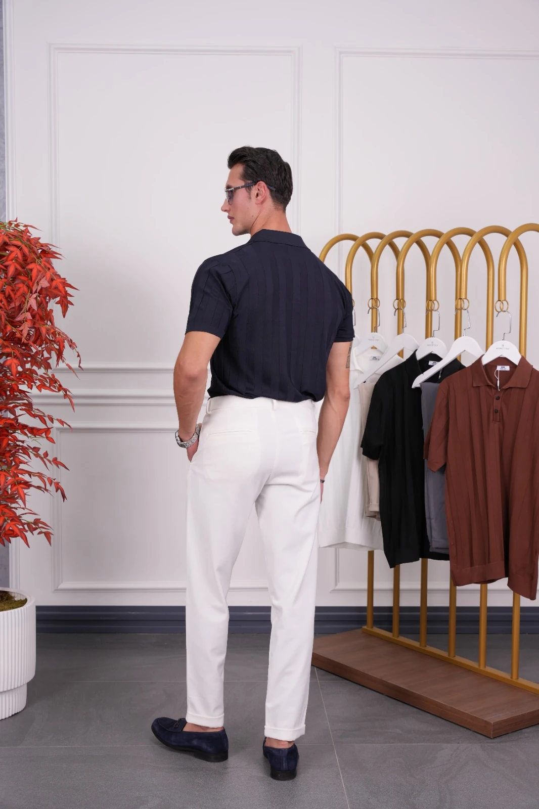 Dikey Desenli Yakalı Tshirt