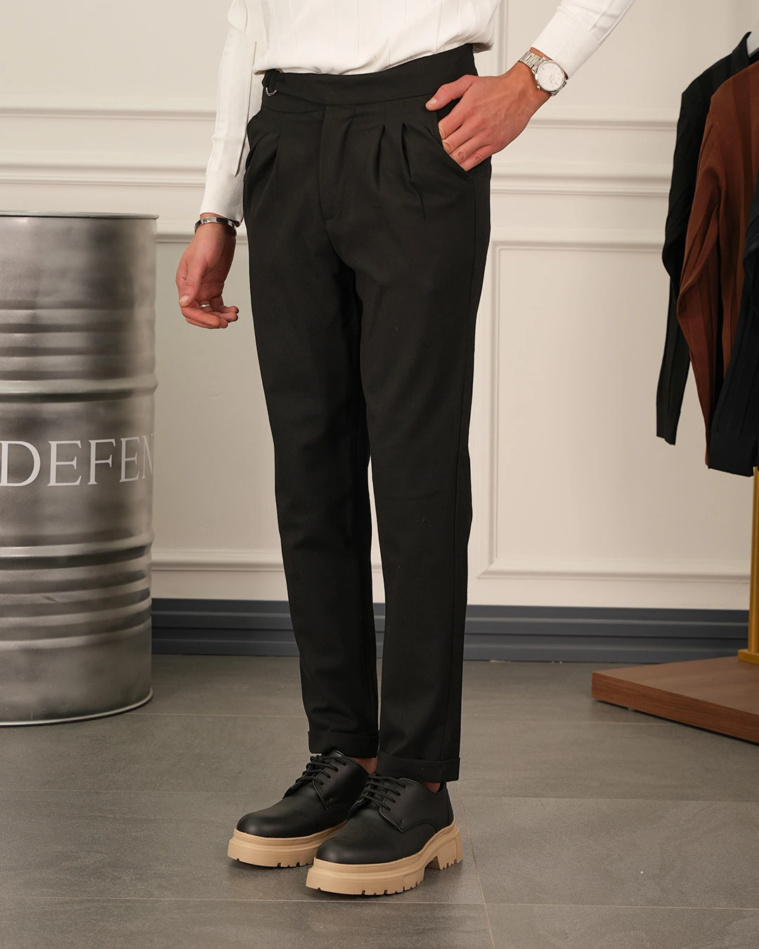 Özel Tasarım Toka ve Düğme Detaylı Pileli Pantolon