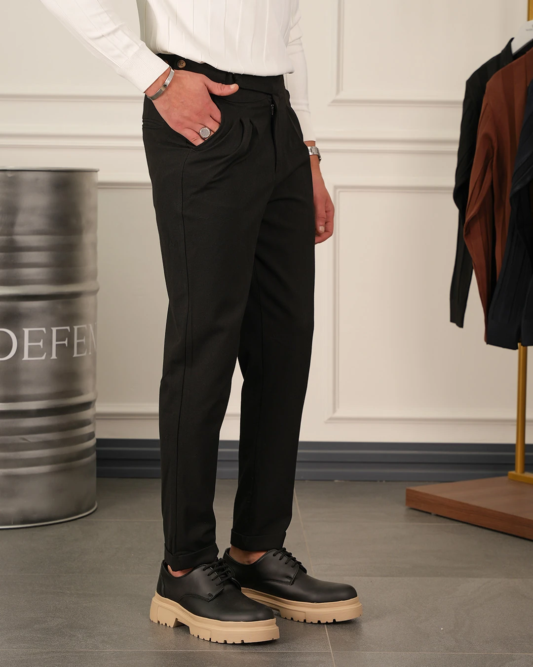 Özel Tasarım Toka ve Düğme Detaylı Pileli Pantolon